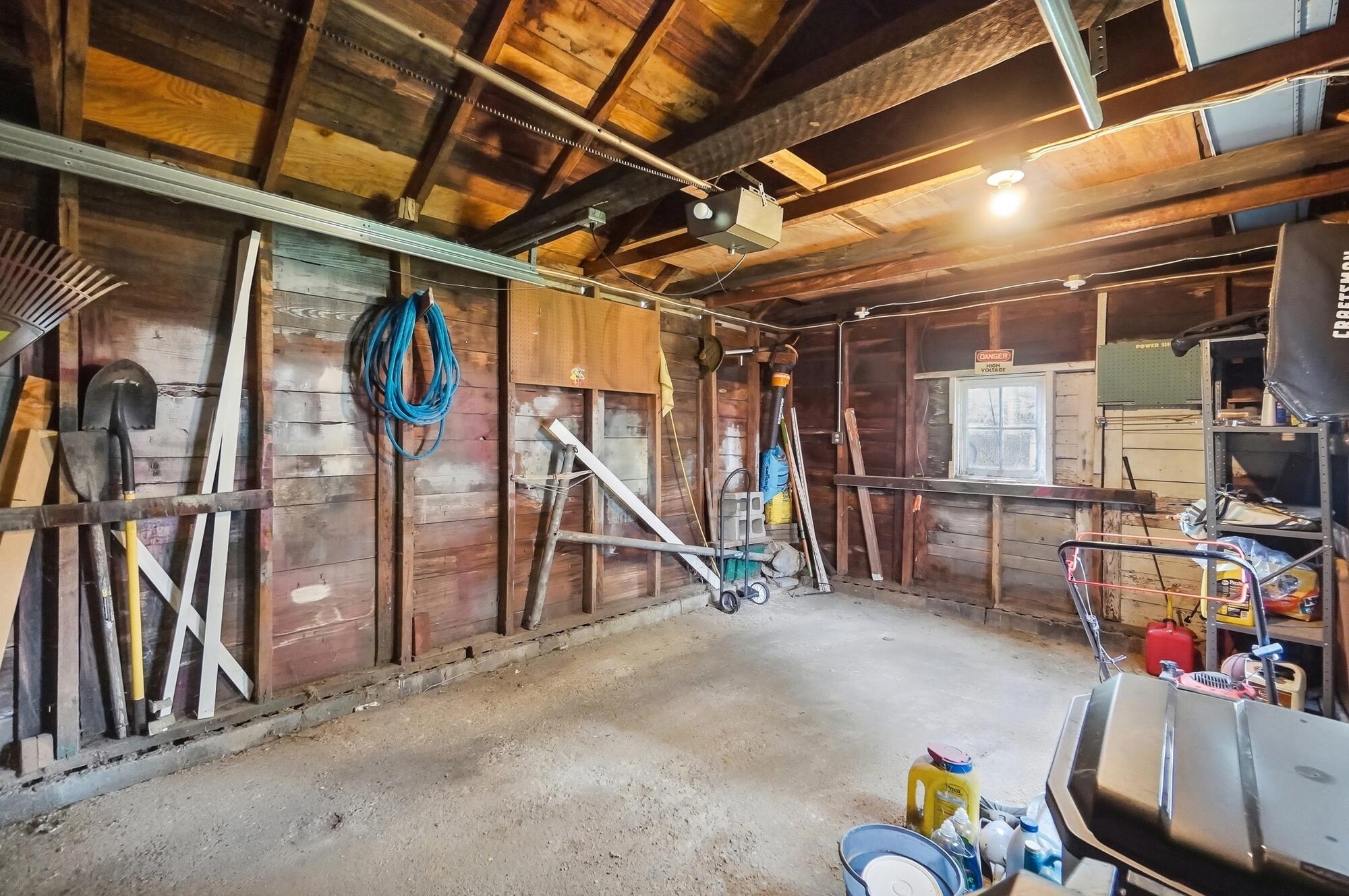 1027 N Burnett Road Property Photo 29