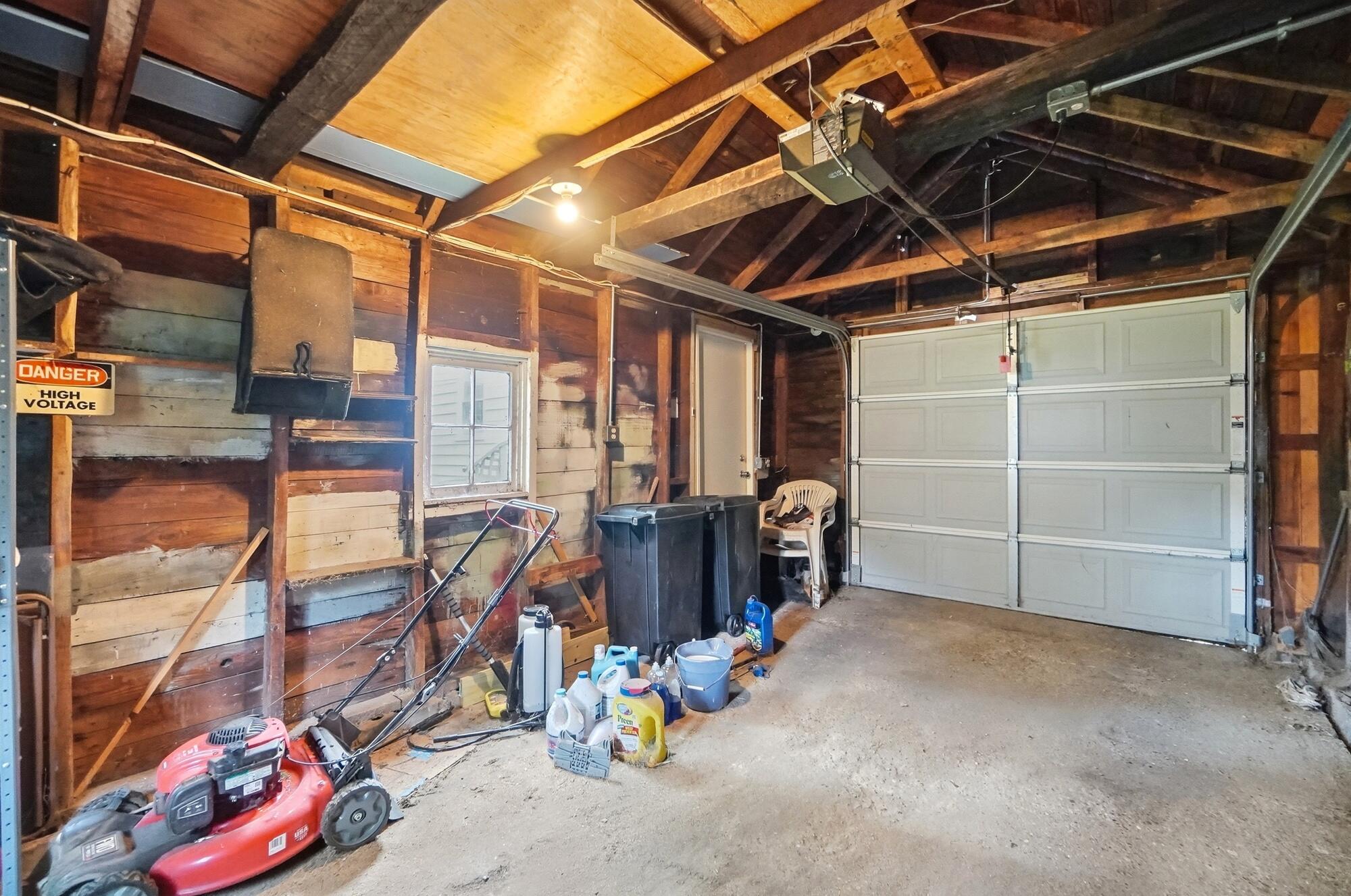 1027 N Burnett Road Property Photo 30