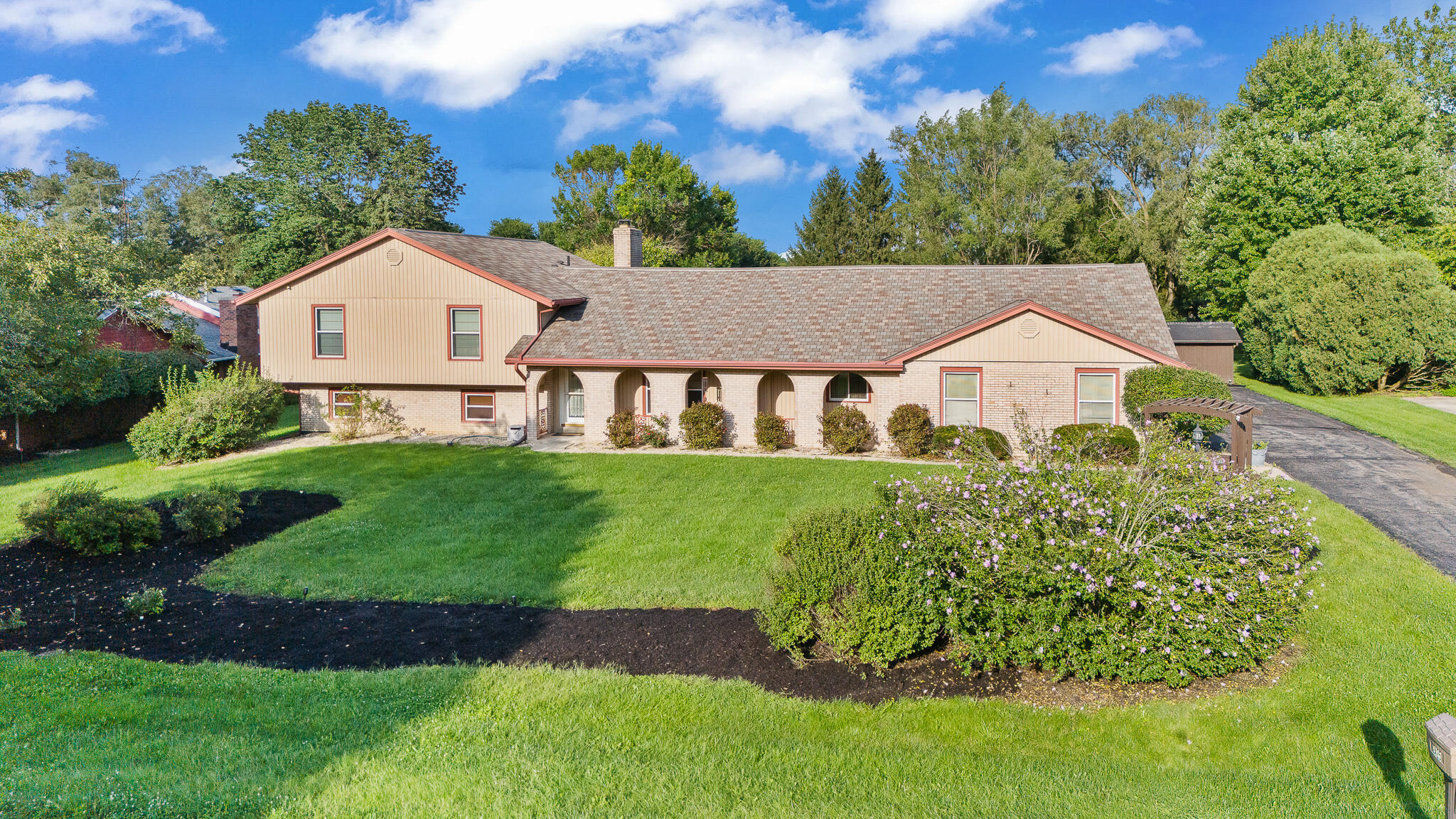 2425 Greenlawn Drive Property Photo 1