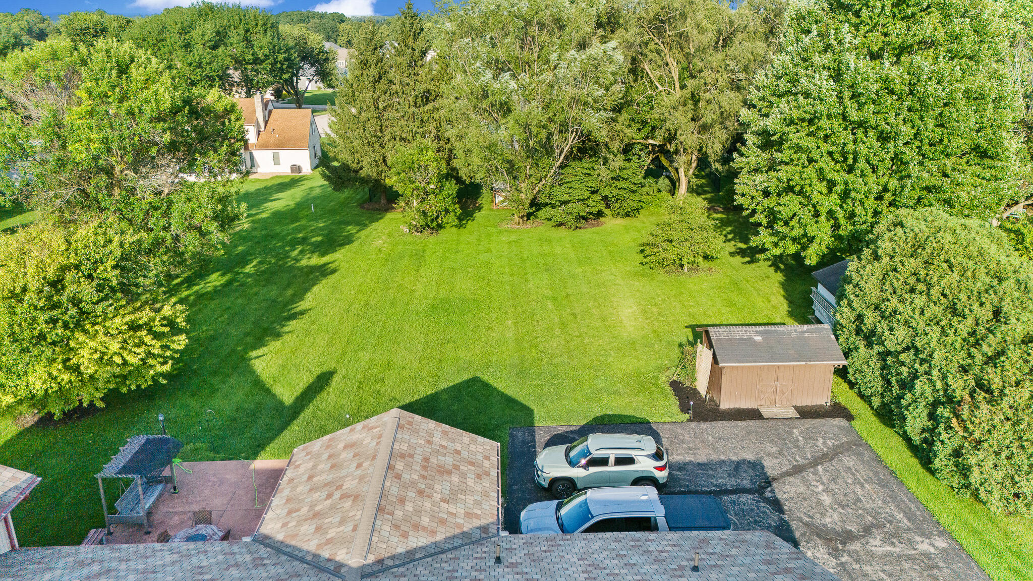 2425 Greenlawn Drive Property Photo 4