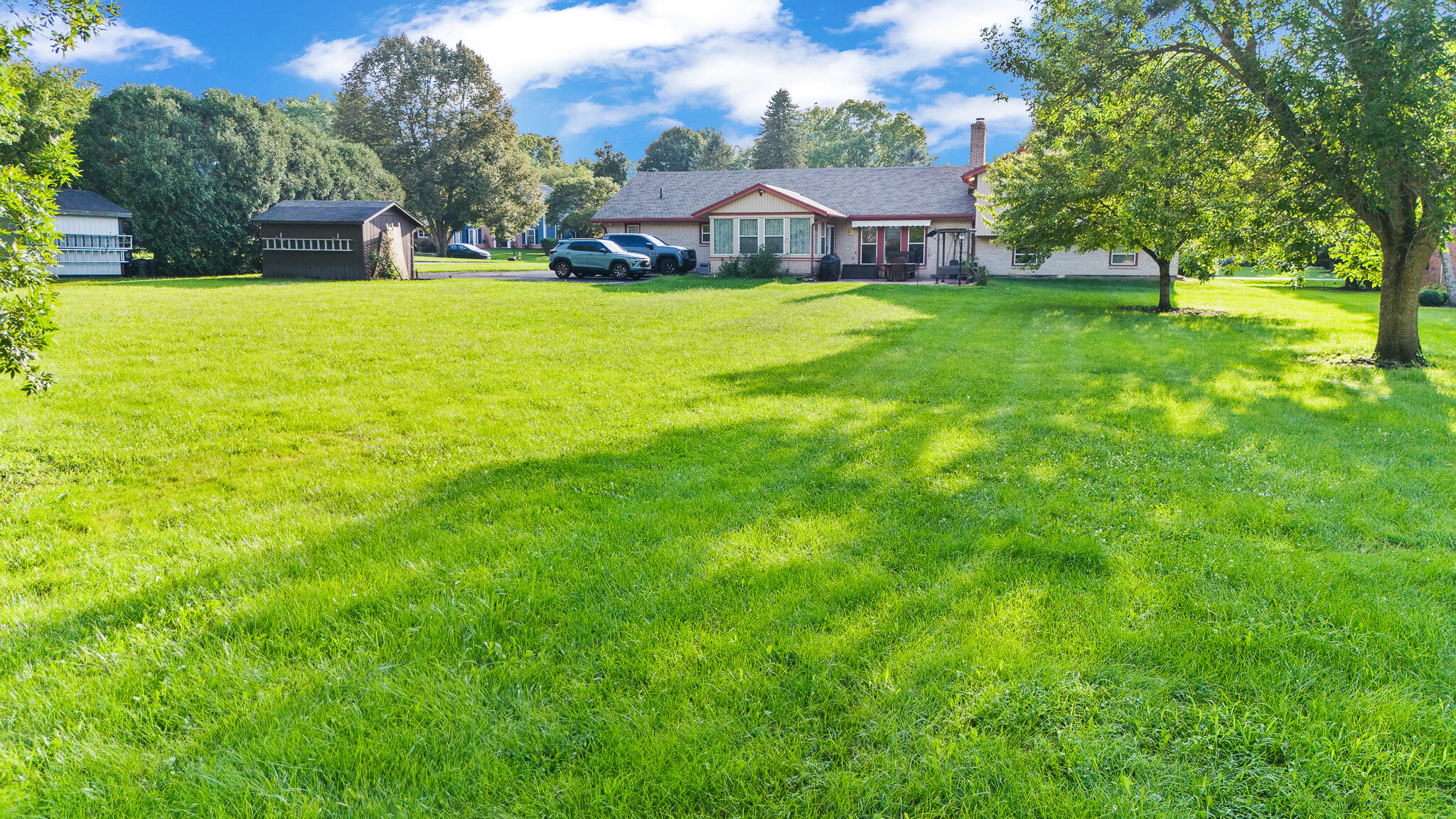 2425 Greenlawn Drive Property Photo 7