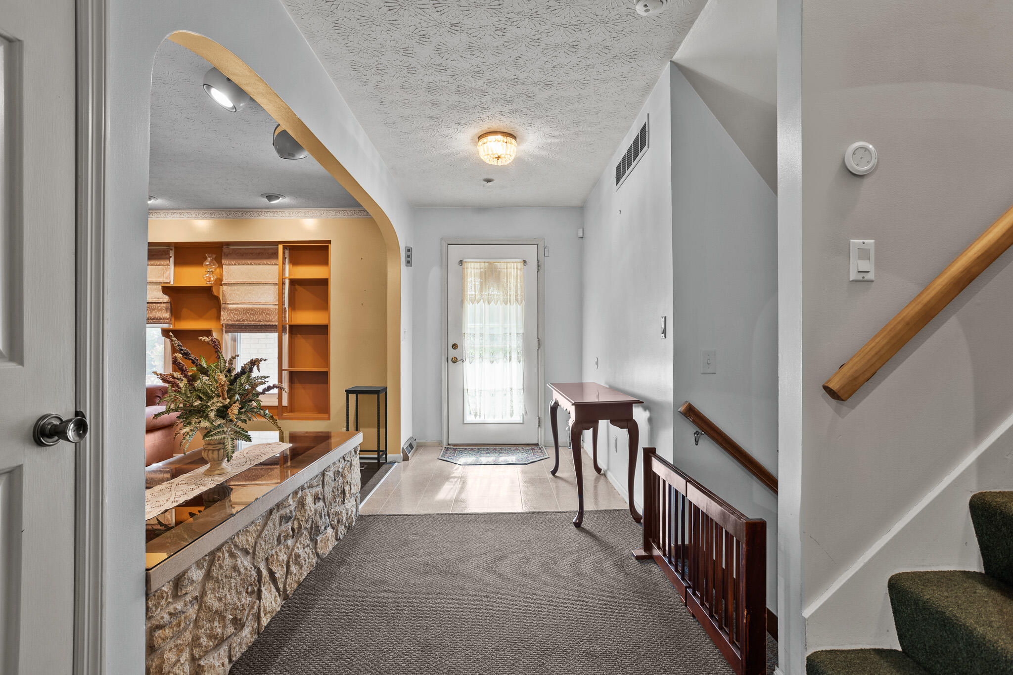 2425 Greenlawn Drive Property Photo 8