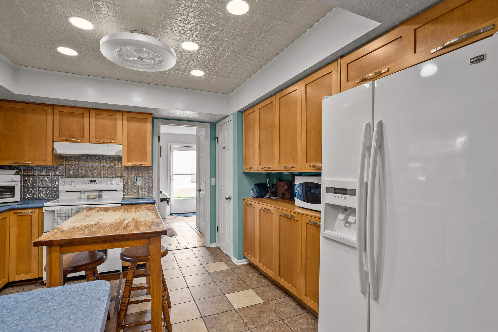 2425 Greenlawn Drive Property Photo 14