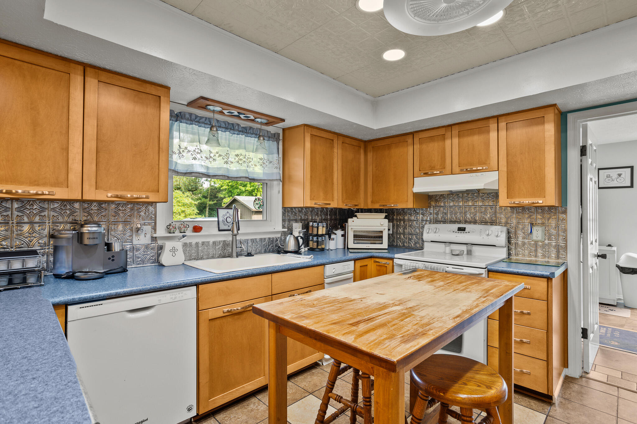 2425 Greenlawn Drive Property Photo 15