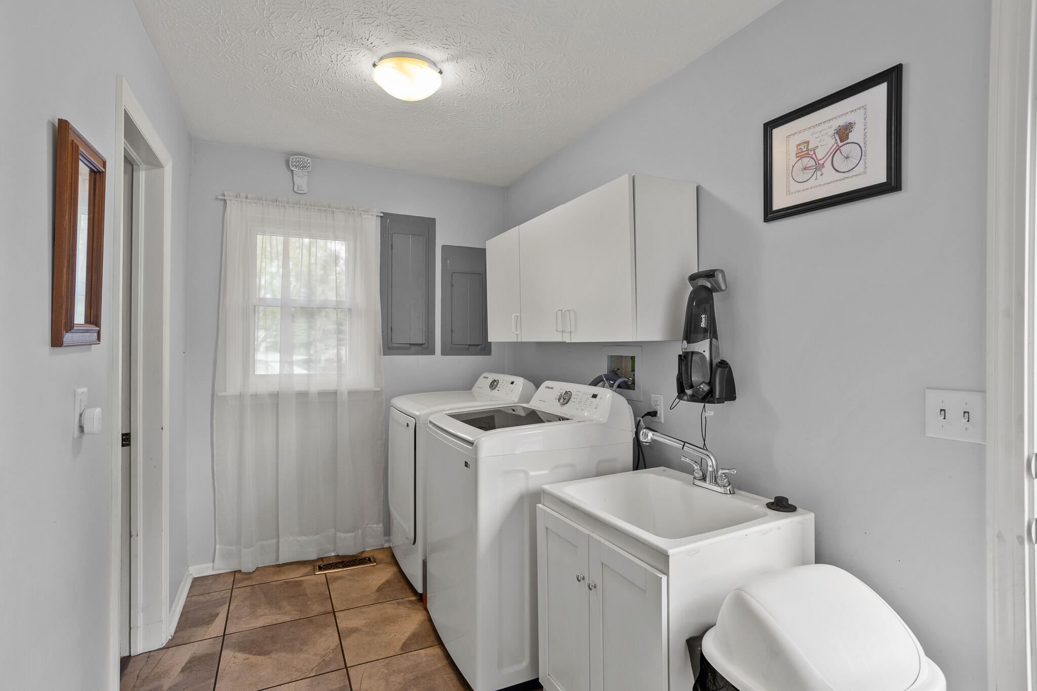 2425 Greenlawn Drive Property Photo 19