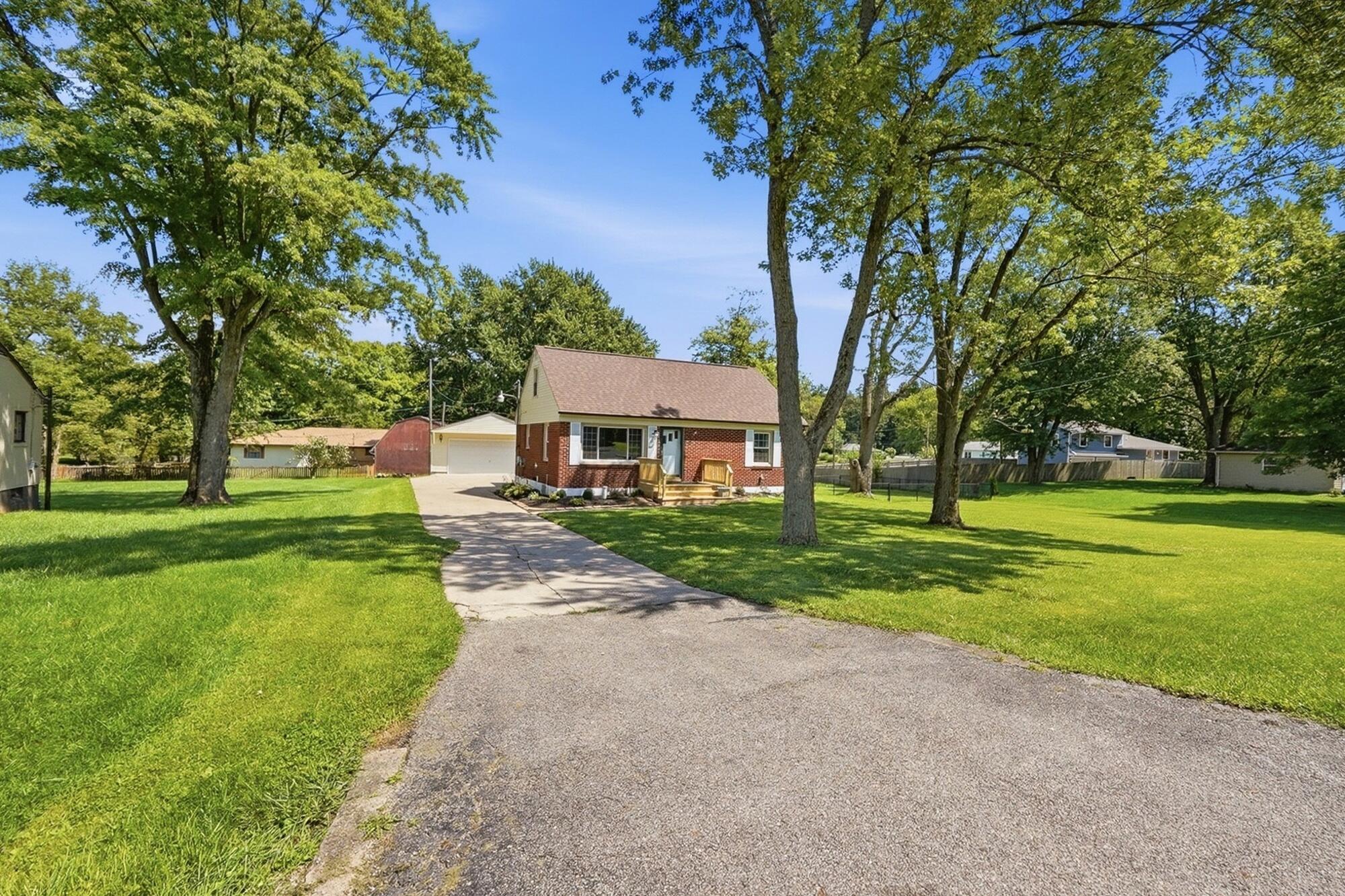 1652 Ridgeway Drive Property Photo 2