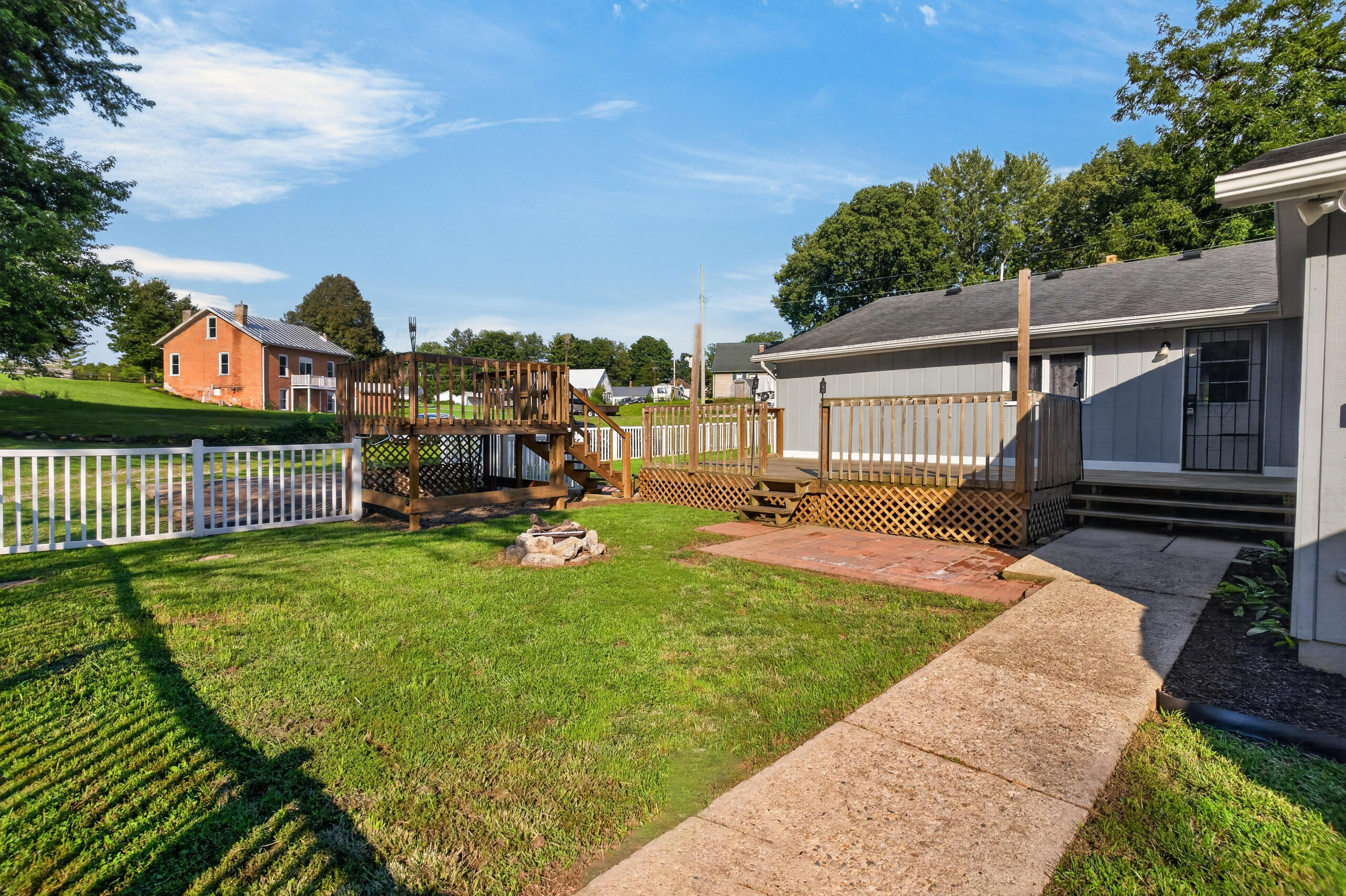 463 Towpath Trail Property Photo 39