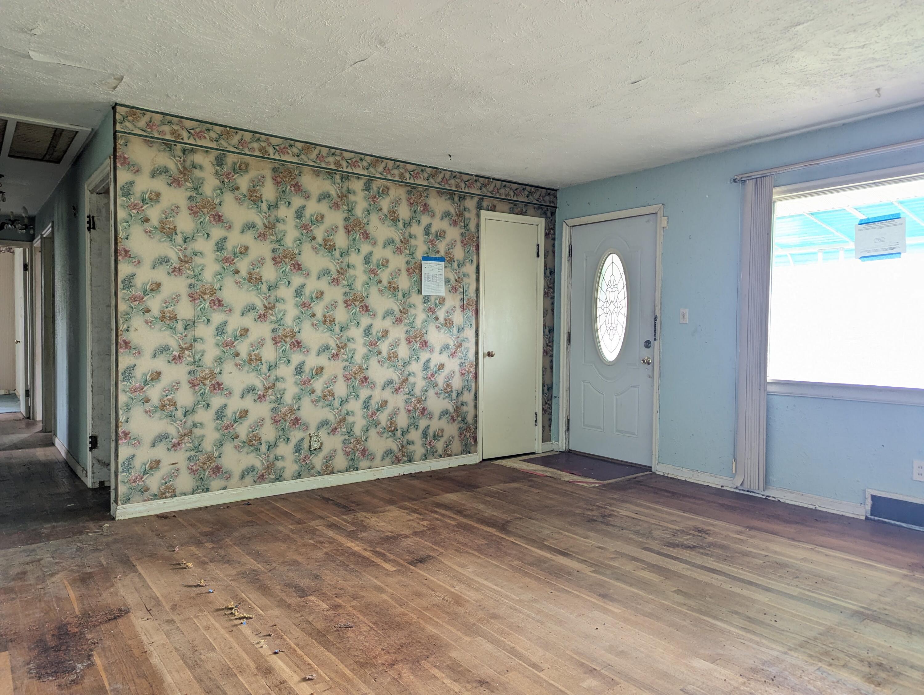 236 W Singer Street Property Photo 3