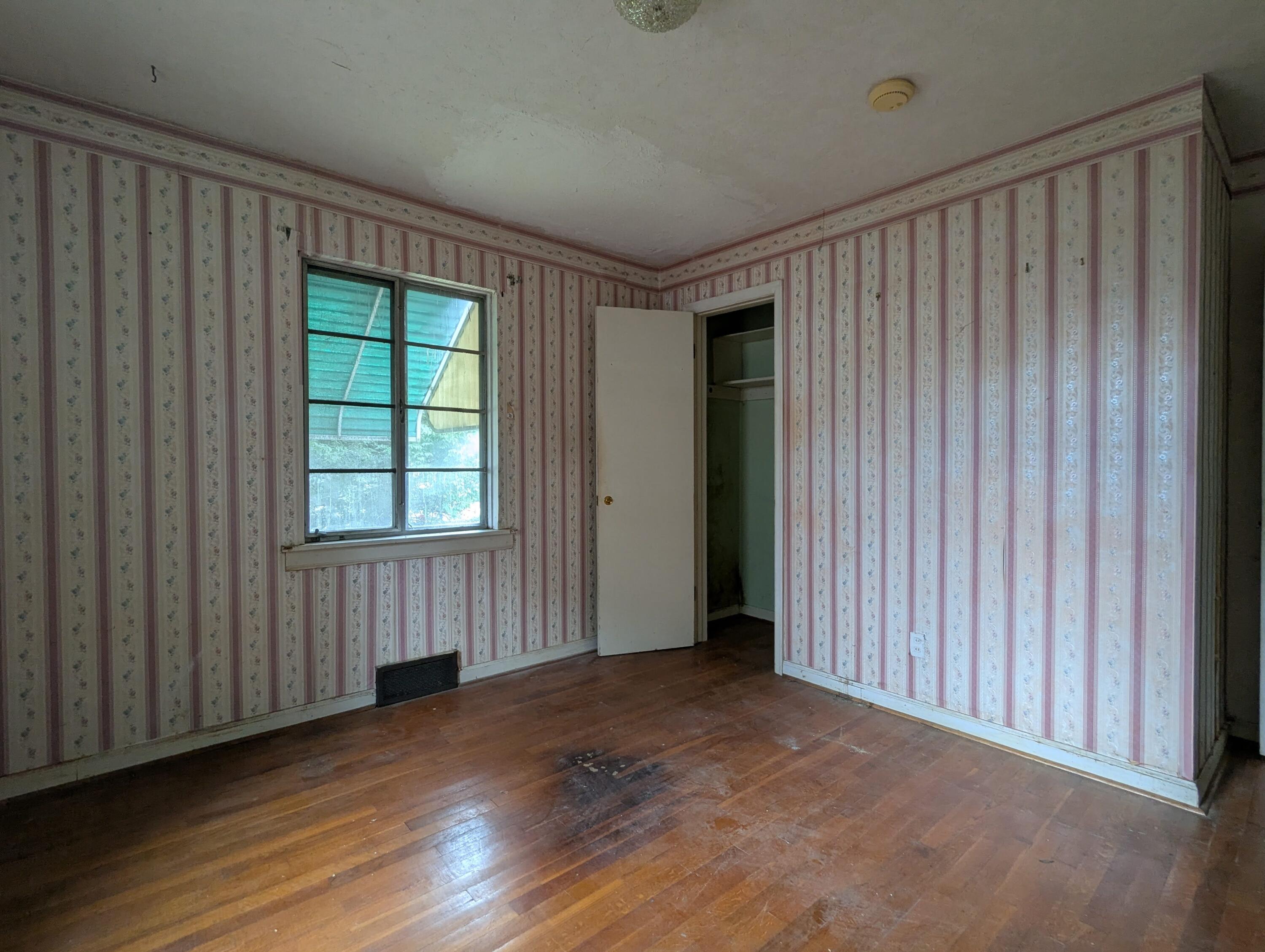 236 W Singer Street Property Photo 8