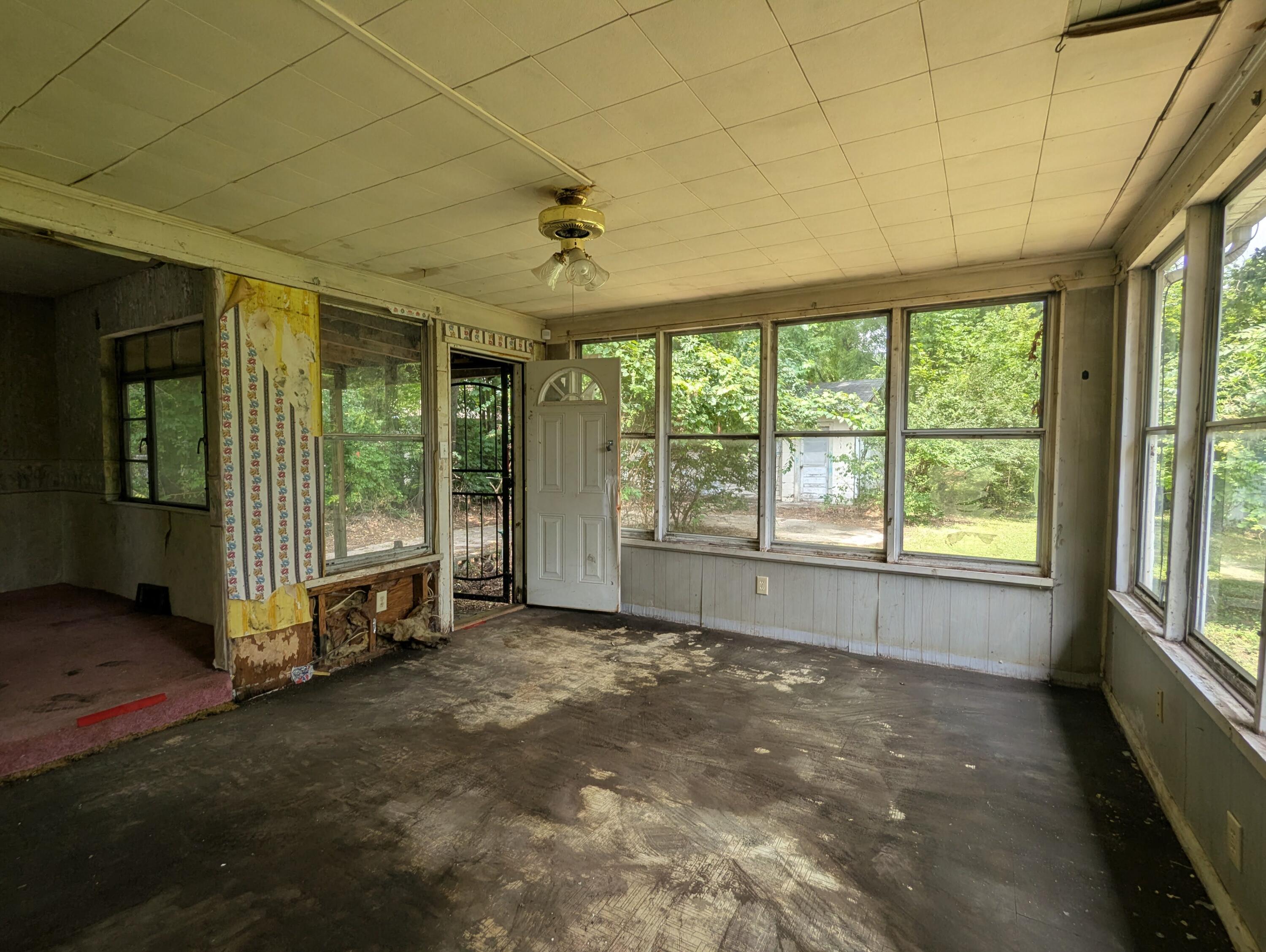 236 W Singer Street Property Photo 13