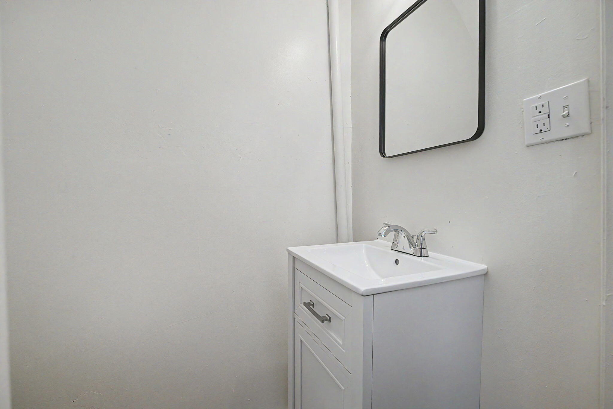 863 Sherman Avenue Property Photo 3