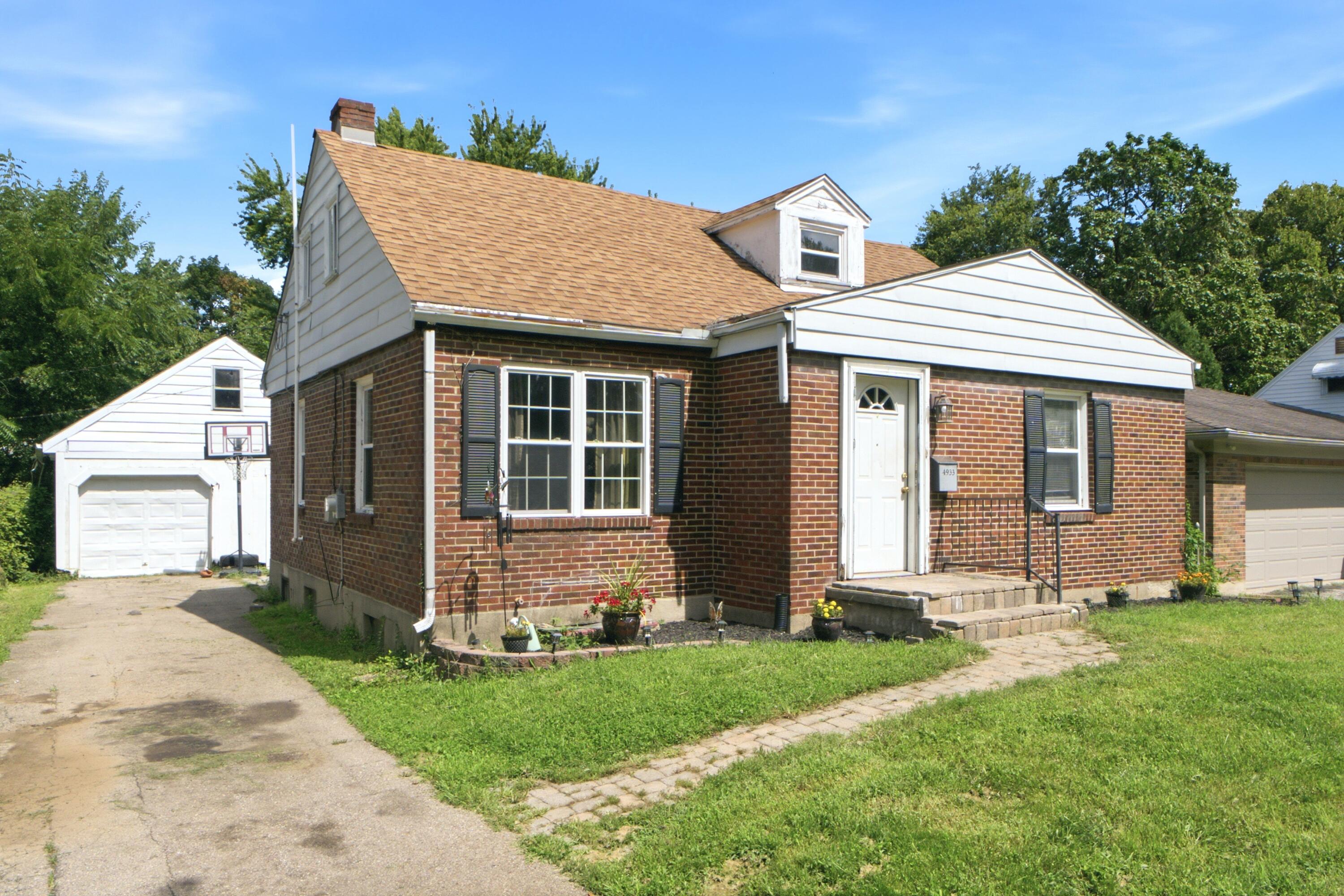 4933 Lindbergh Boulevard Property Photo 2