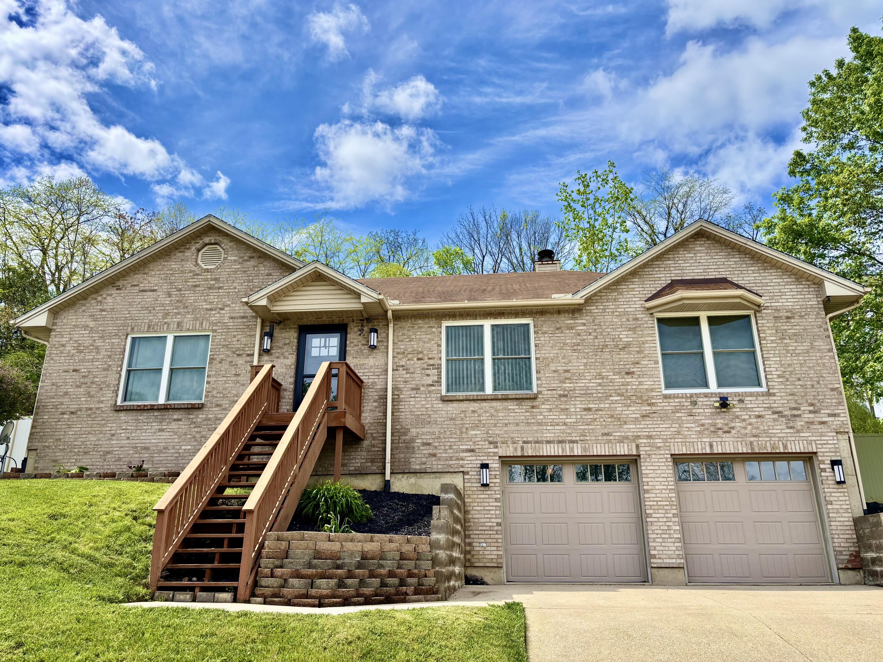 1370 Maple Leaf Court Property Photo 1
