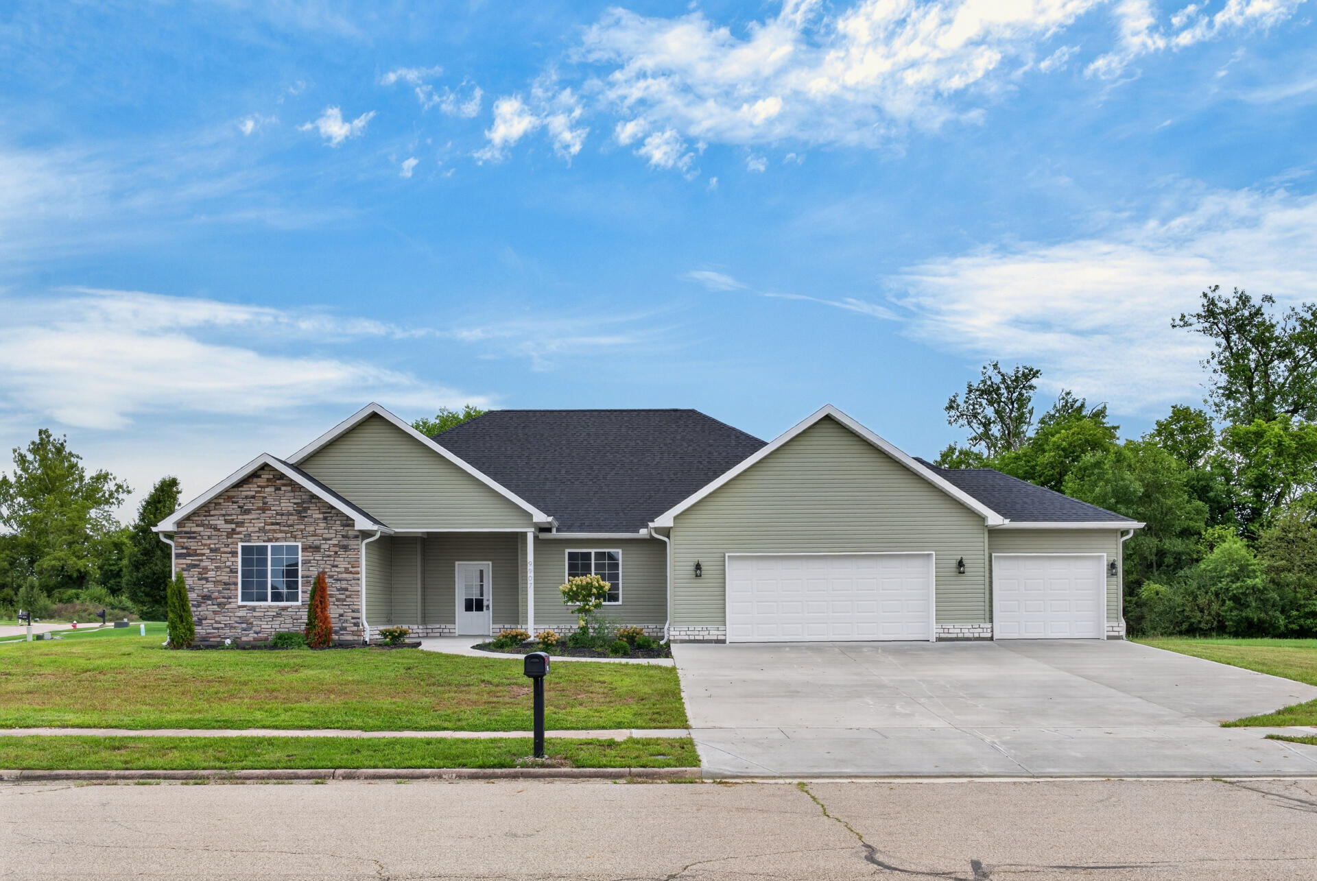 9907 Barnum Road Property Photo 1