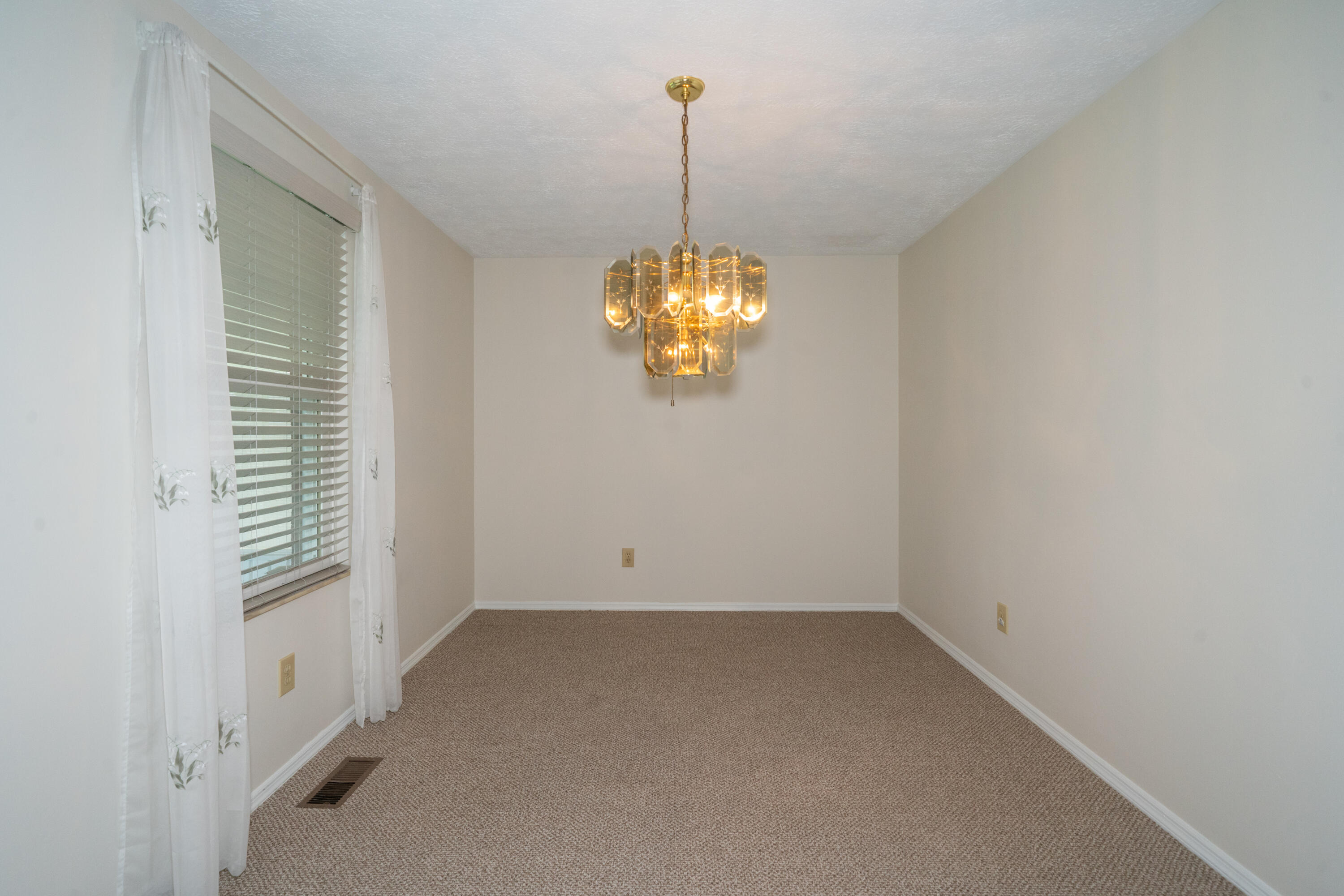 5829 Waynegate Road Property Photo 8
