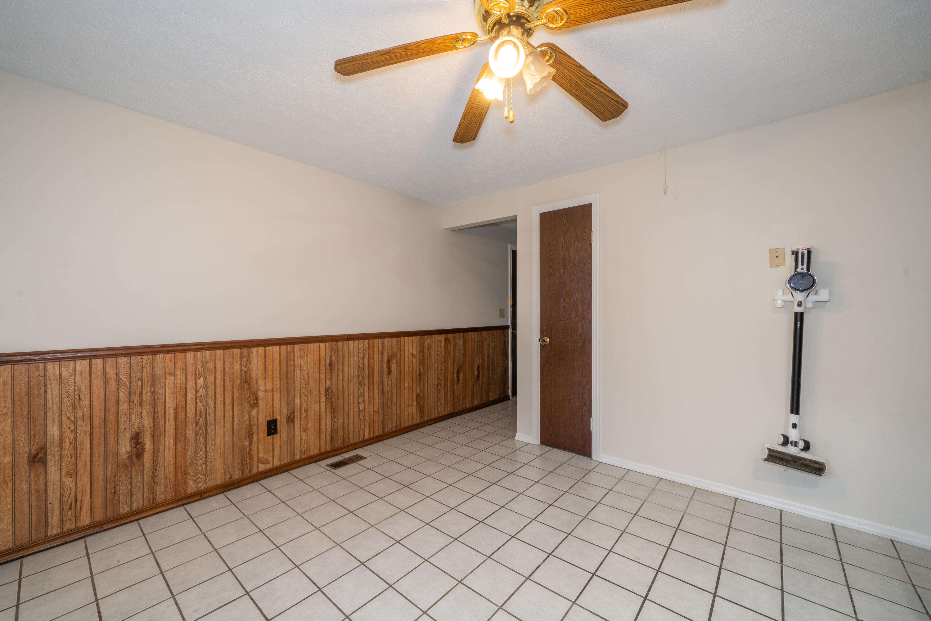 5829 Waynegate Road Property Photo 12