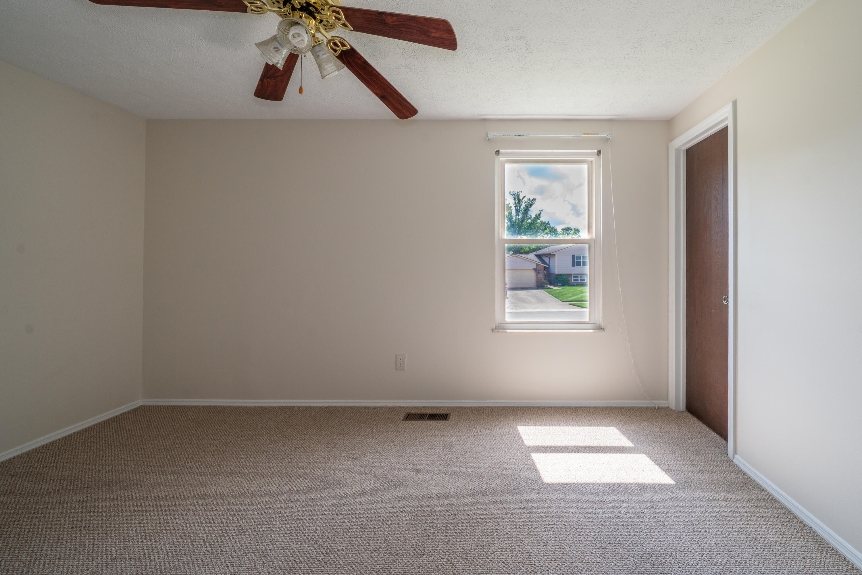 5829 Waynegate Road Property Photo 15