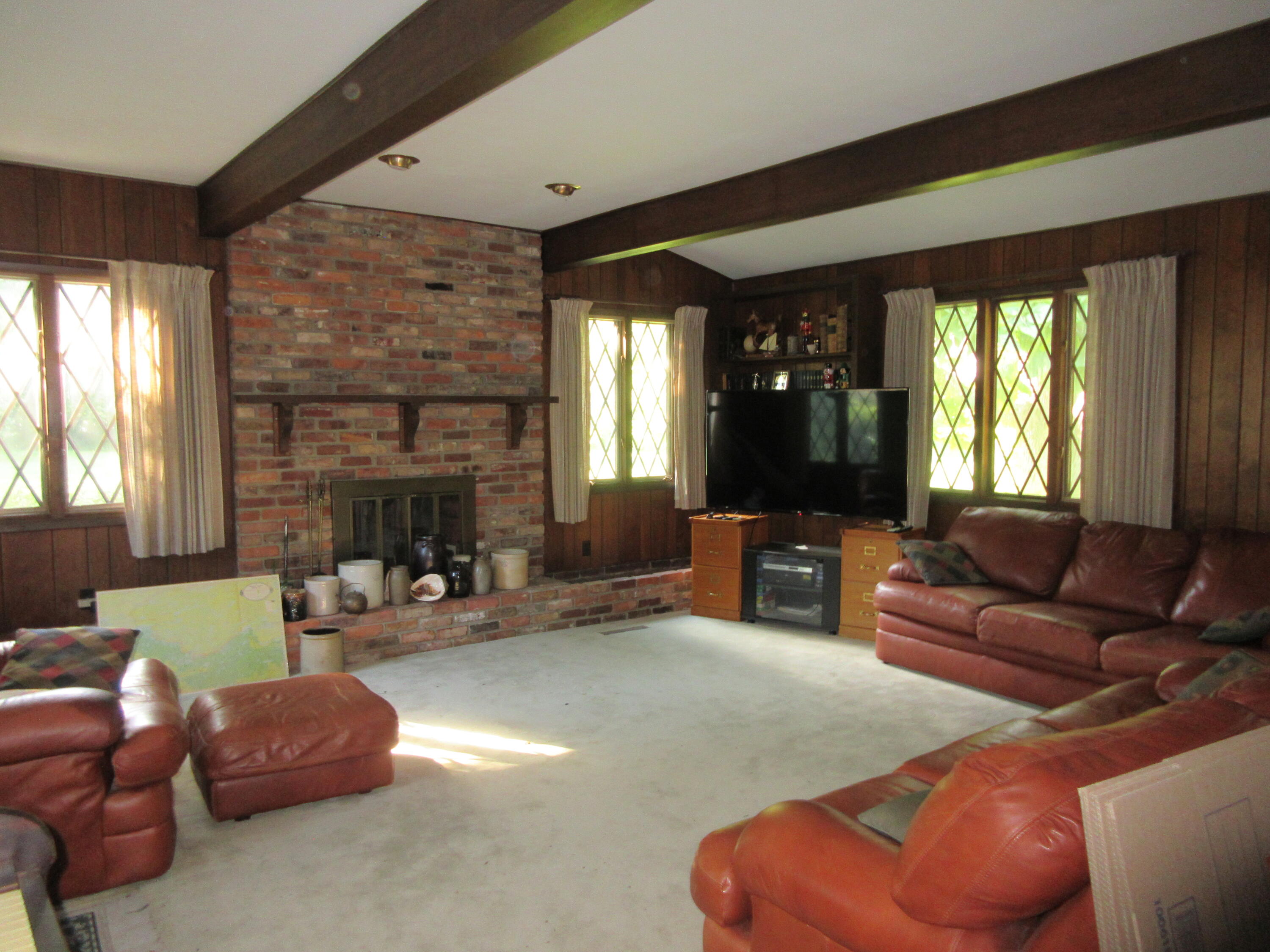 827 Hickory Lane Property Photo 5