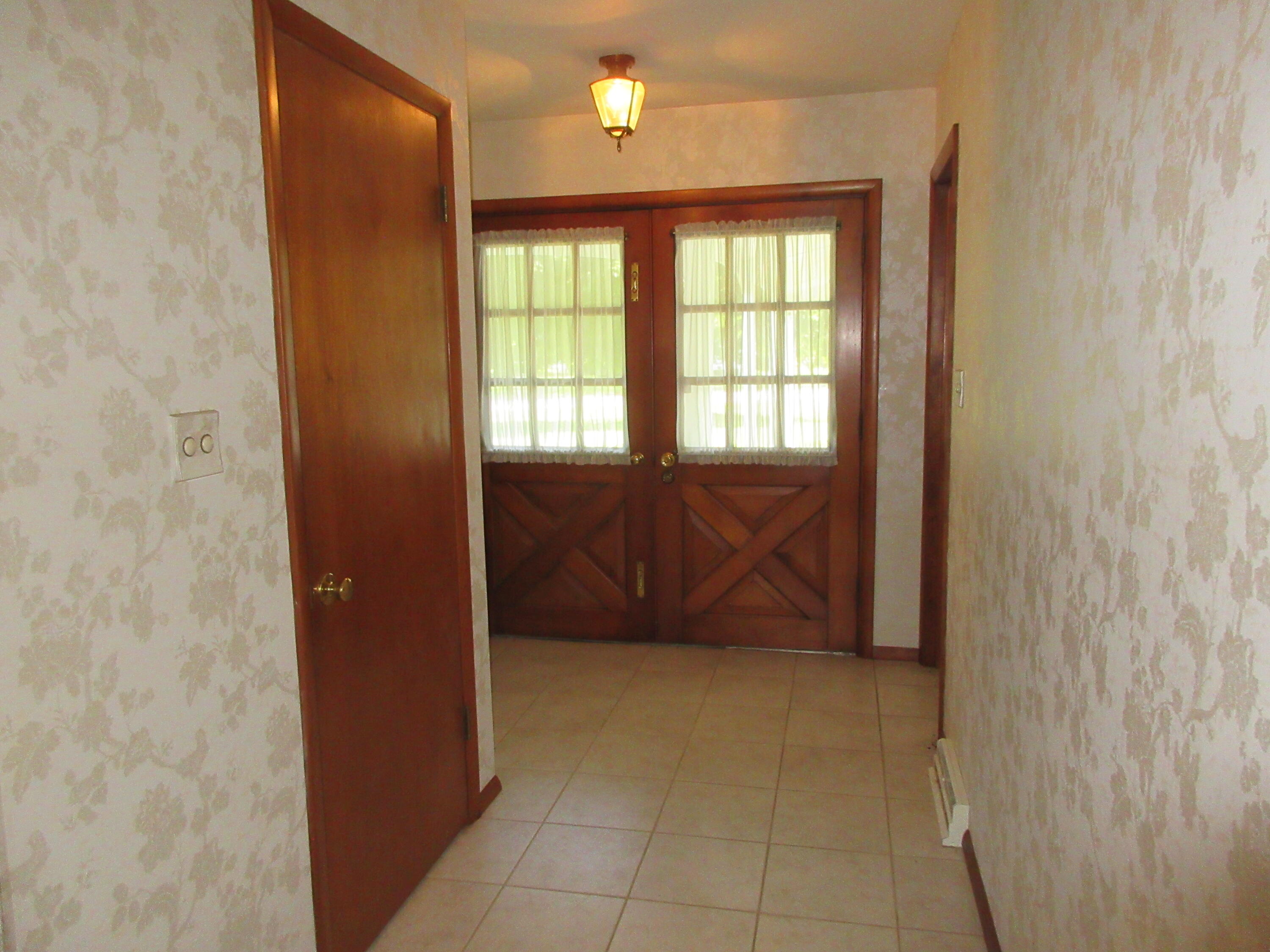 827 Hickory Lane Property Photo 8