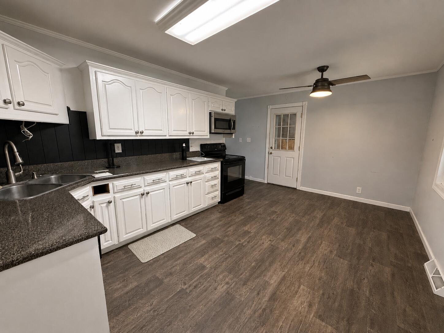 933 Echo Street Property Photo 4