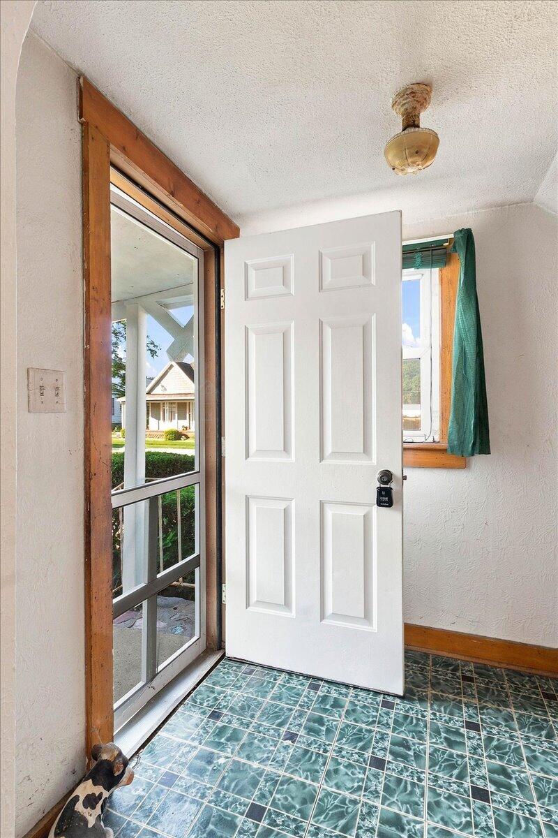 108 N Boggs Street Property Photo 7