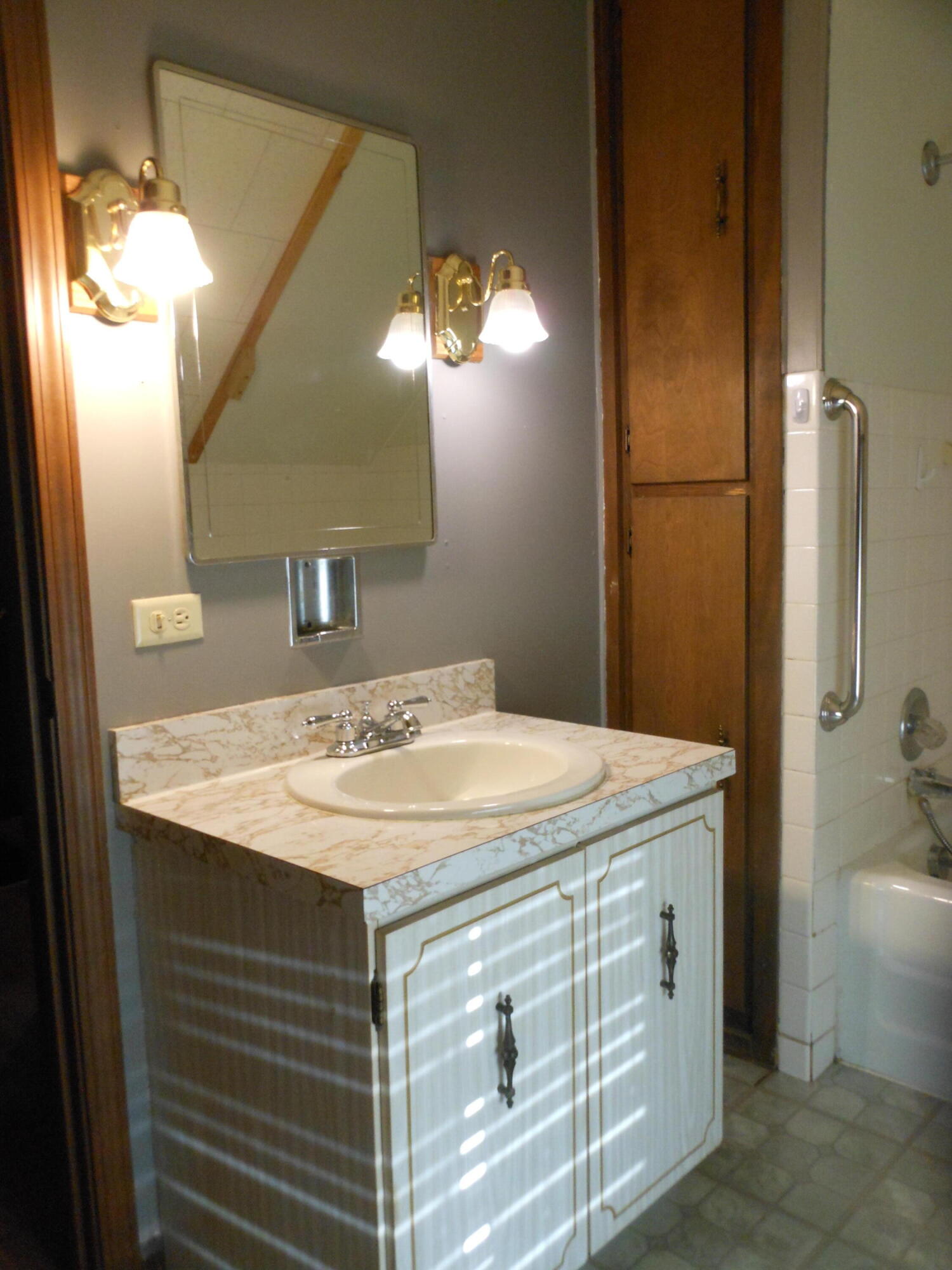 253 E Ward Street Property Photo 73
