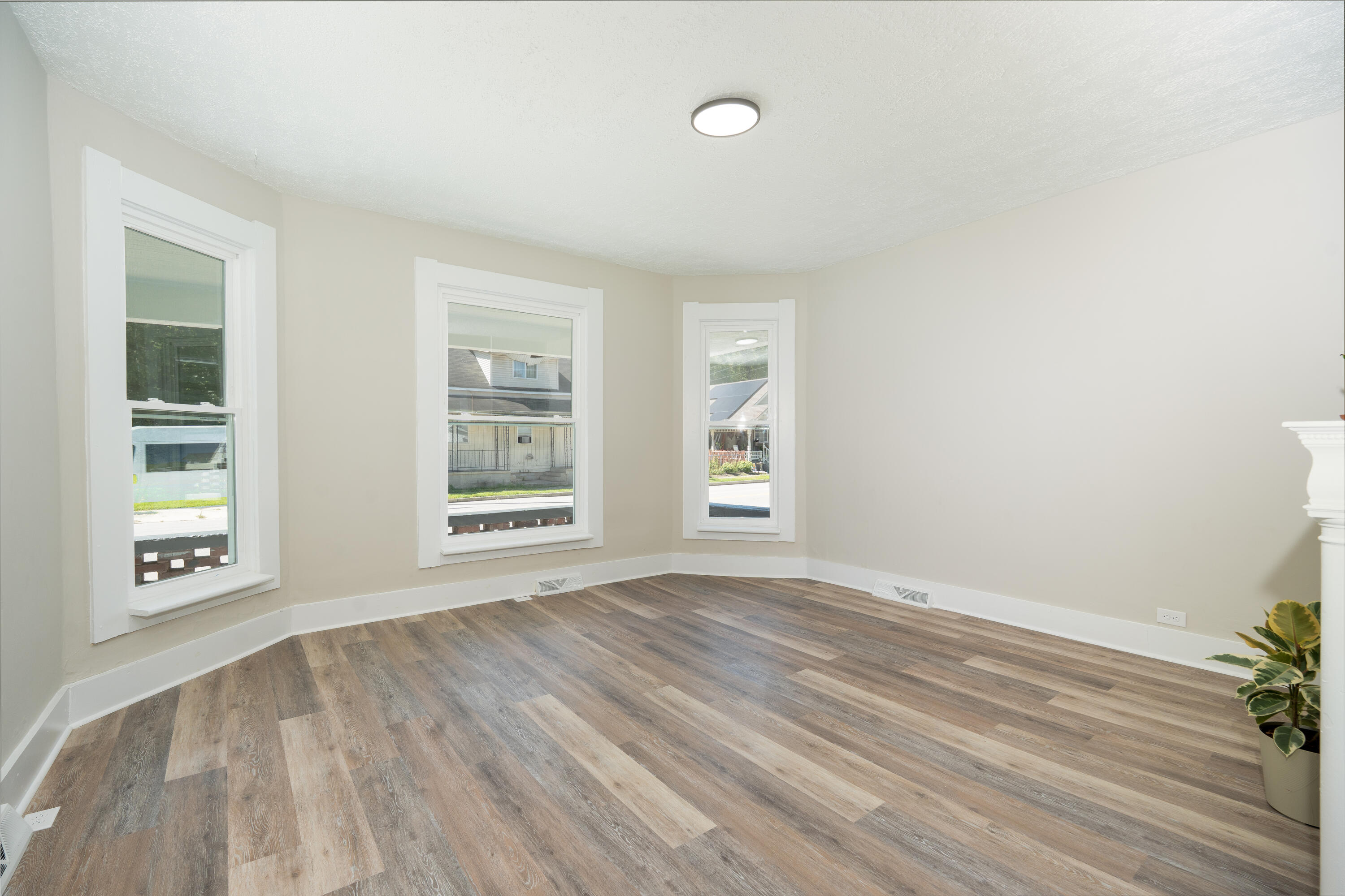 328 S Walnut Avenue Property Photo 9
