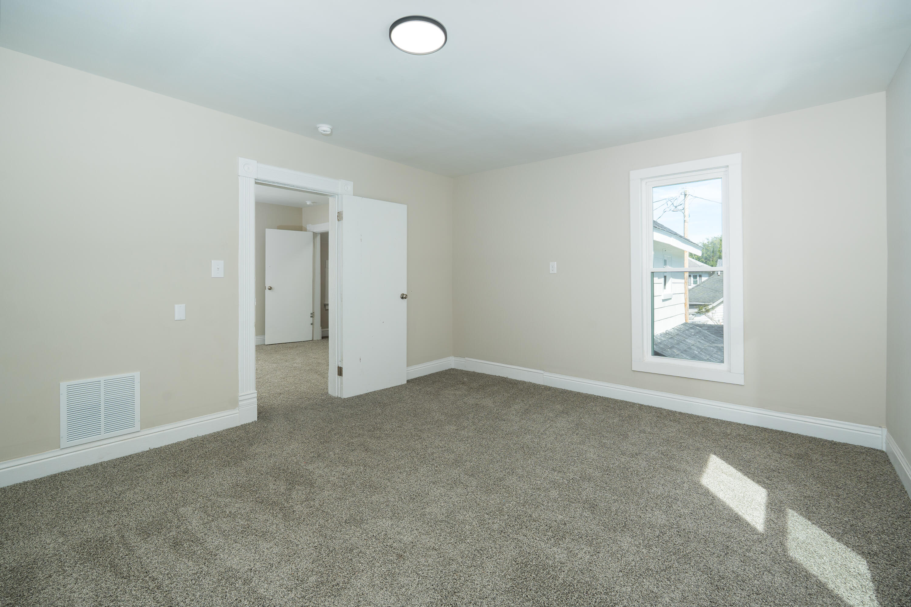 328 S Walnut Avenue Property Photo 10