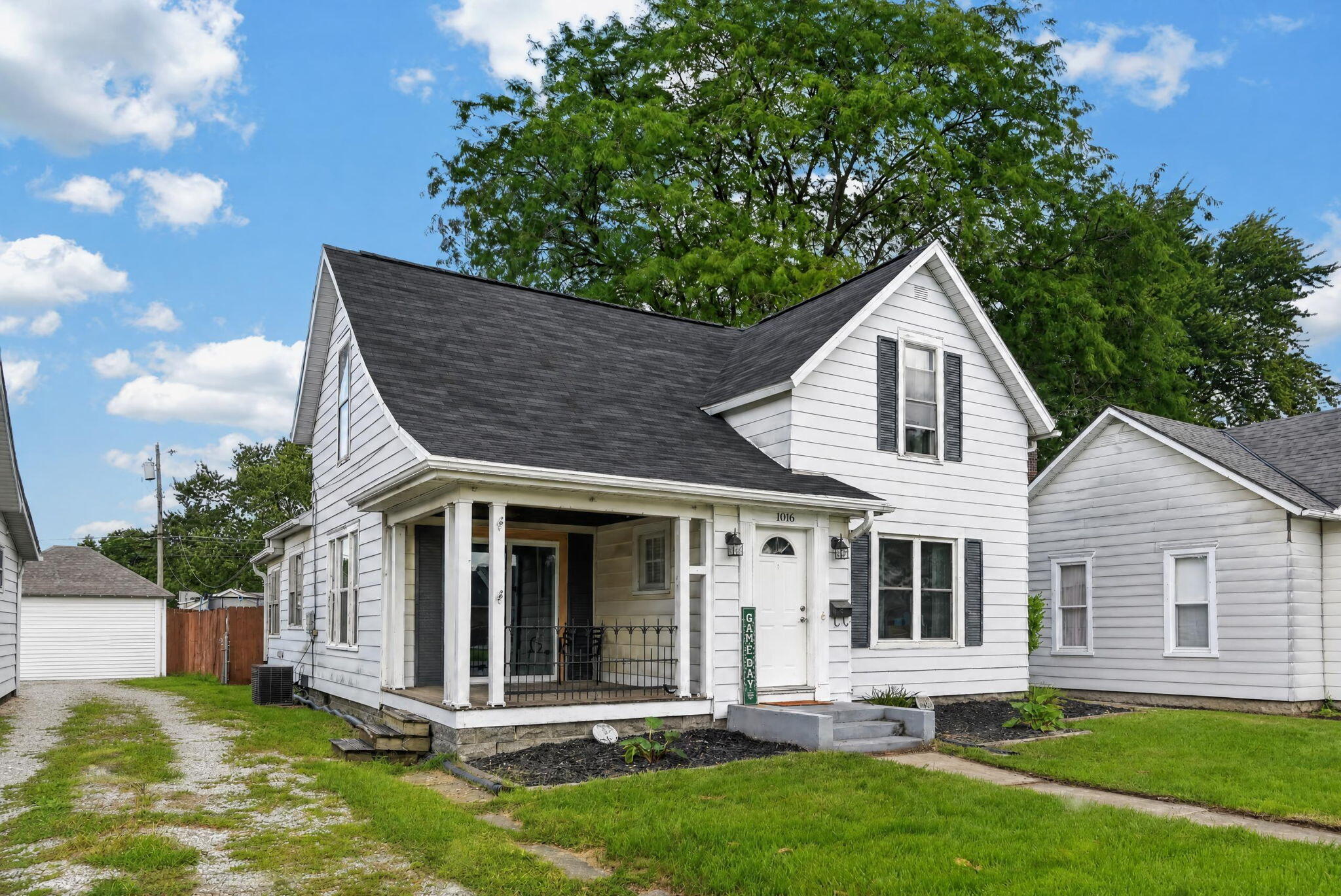 1016 E Spring Street Property Photo 5