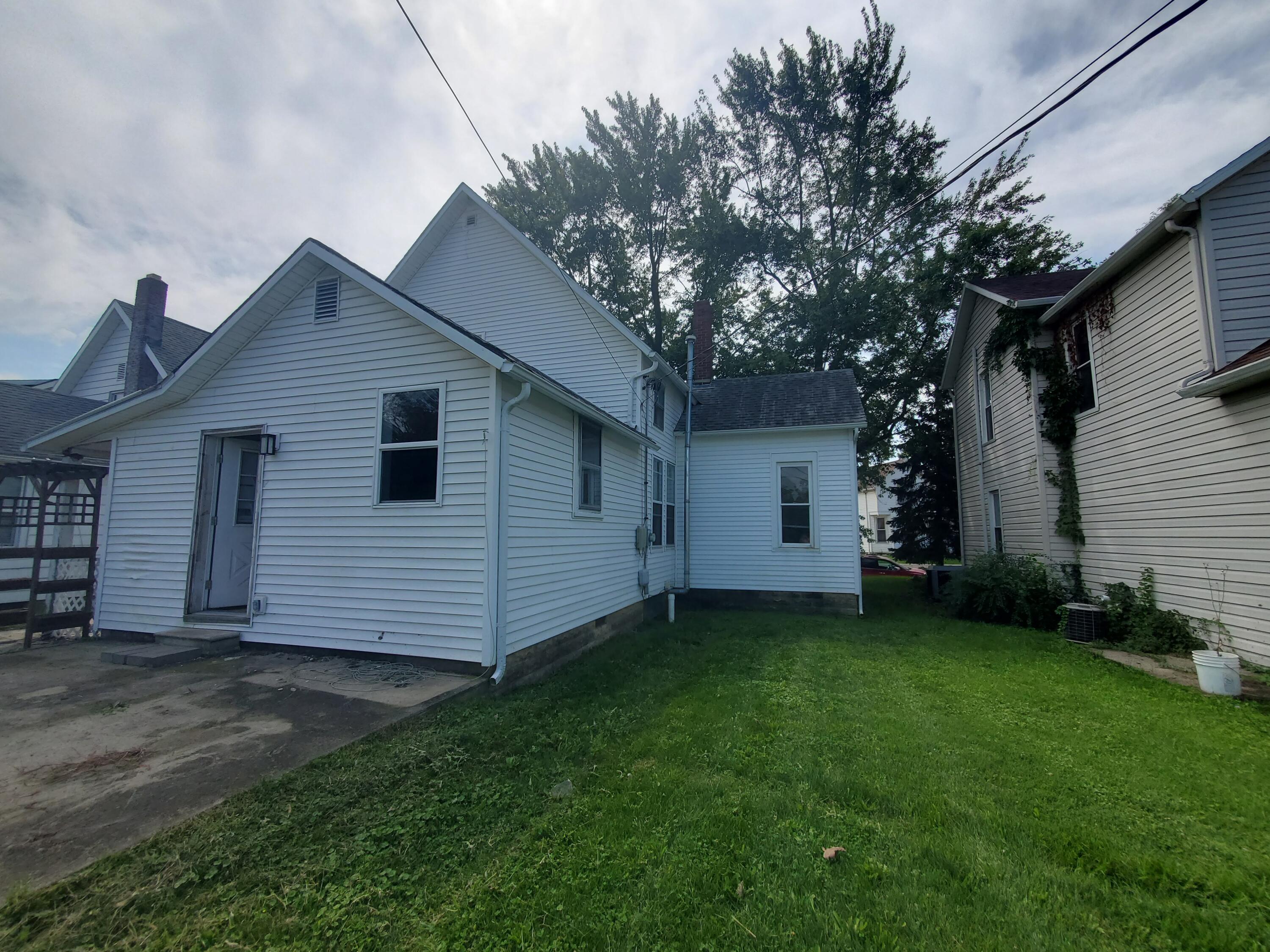 726 E Spring Street Property Photo 3