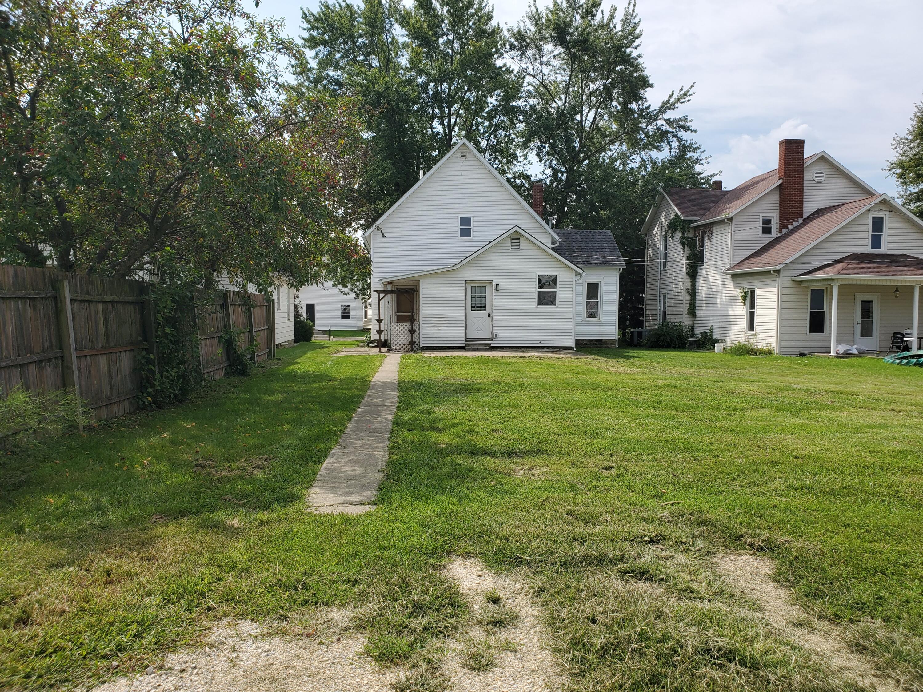 726 E Spring Street Property Photo 4