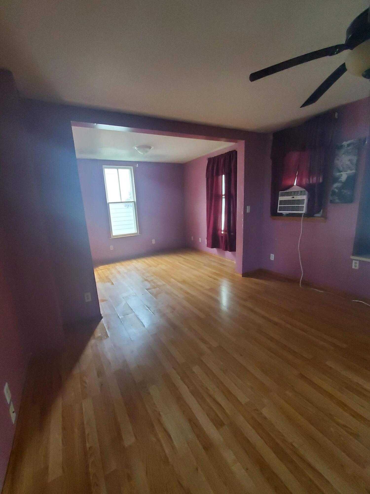 726 E Spring Street Property Photo 6