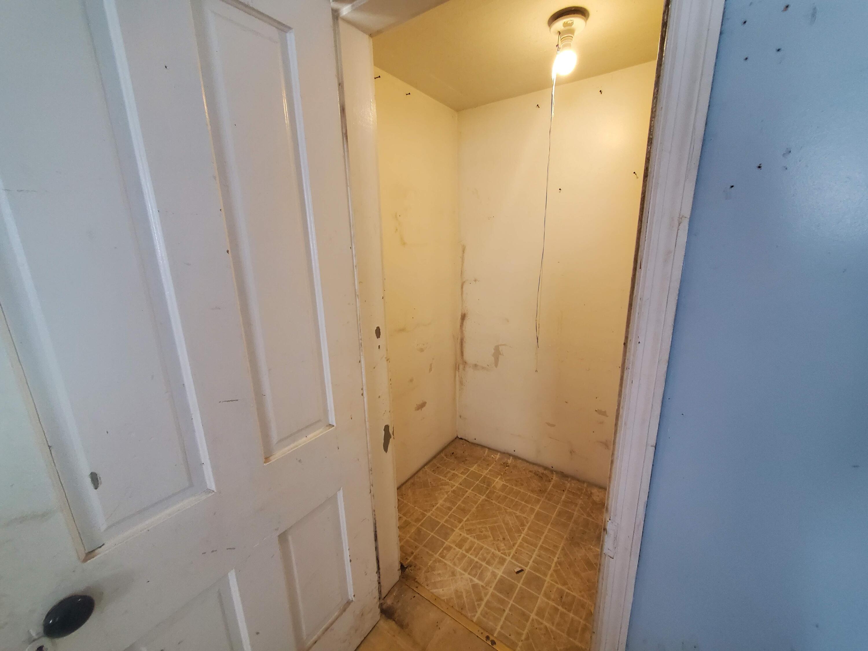 726 E Spring Street Property Photo 9