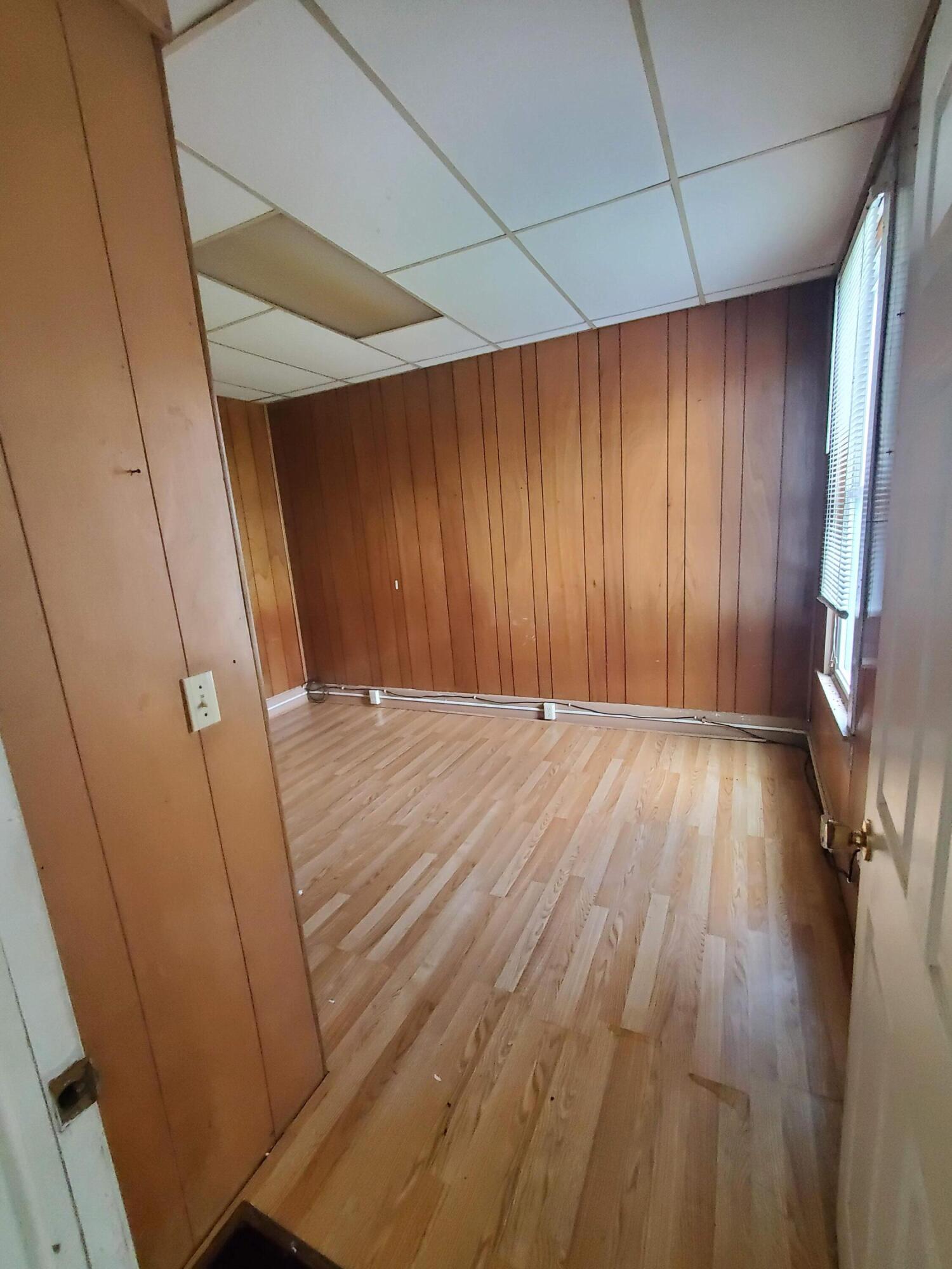 726 E Spring Street Property Photo 10