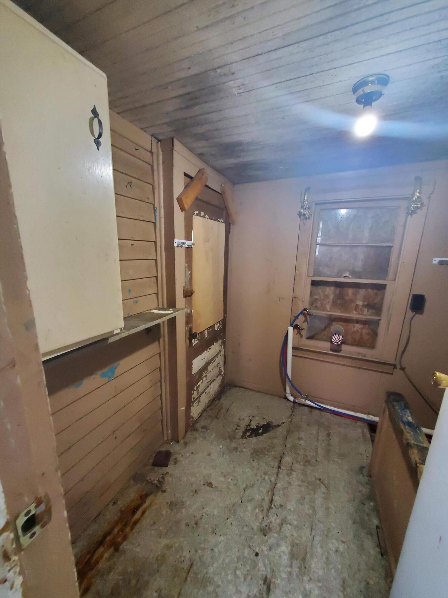 726 E Spring Street Property Photo 12