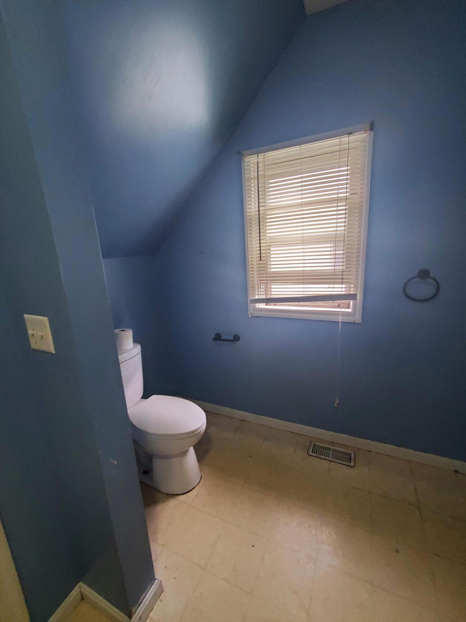 726 E Spring Street Property Photo 17