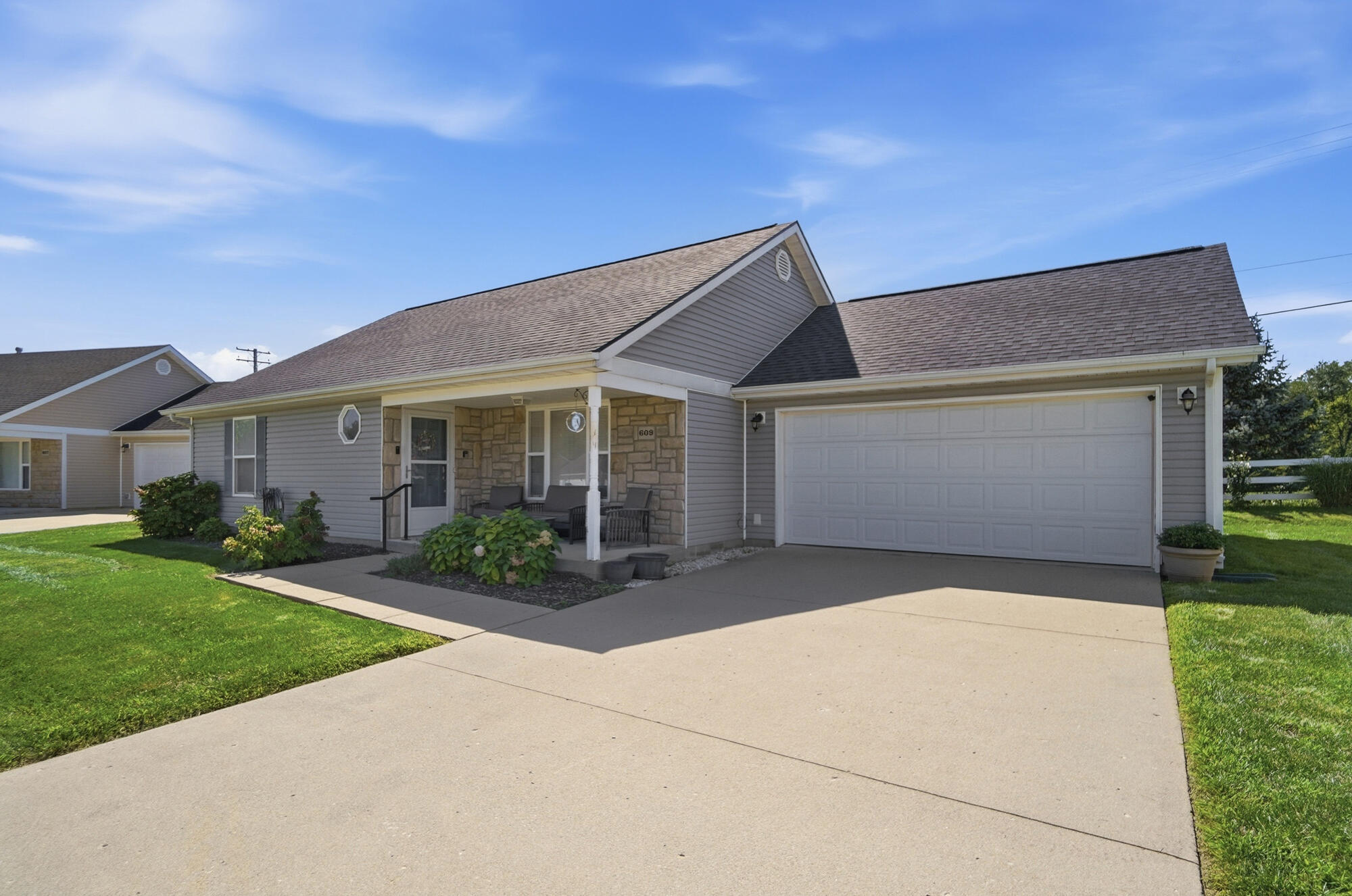 609 Fenview Drive Property Photo 1