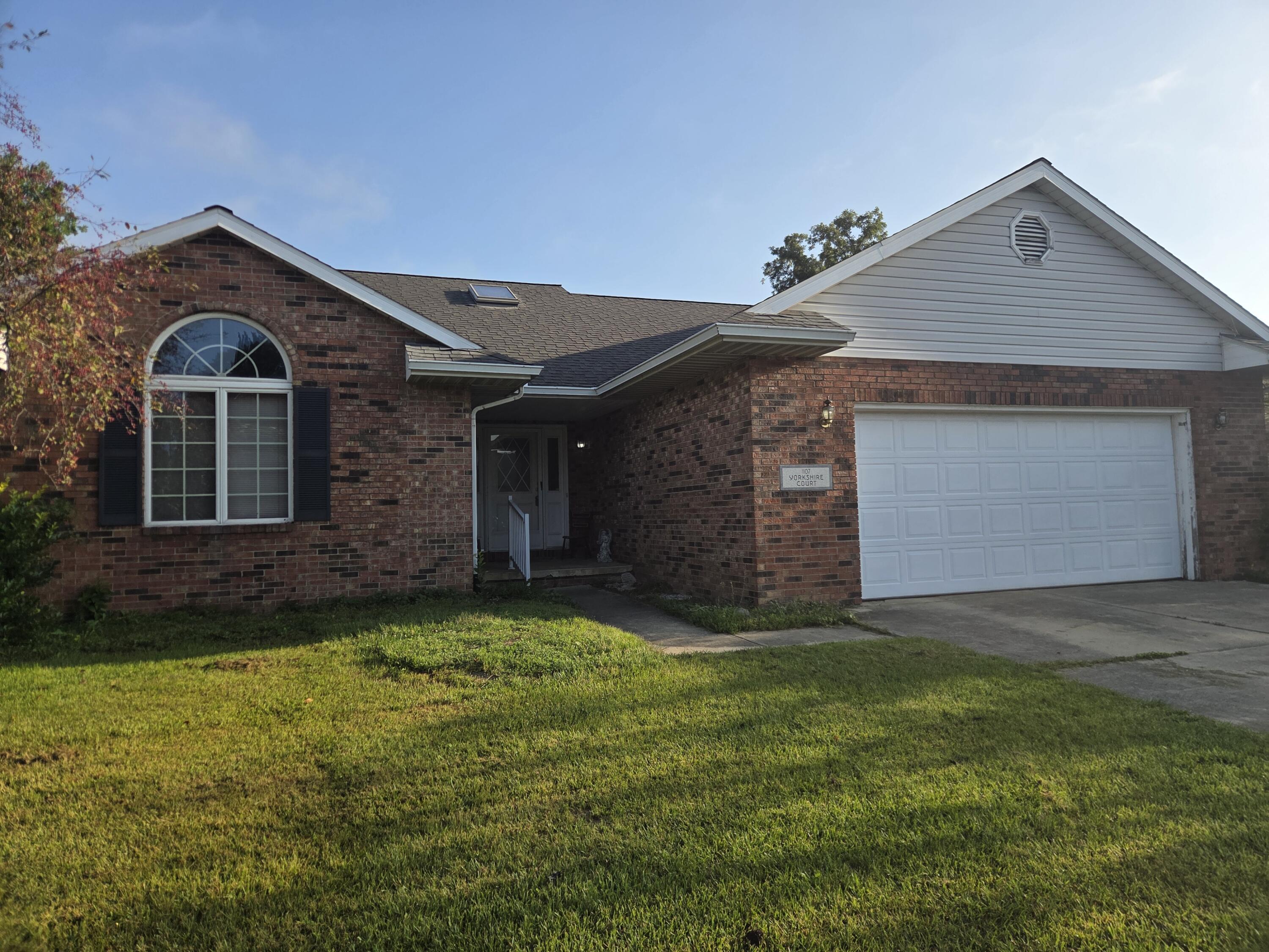 1107 Yorkshire Court Property Photo 1