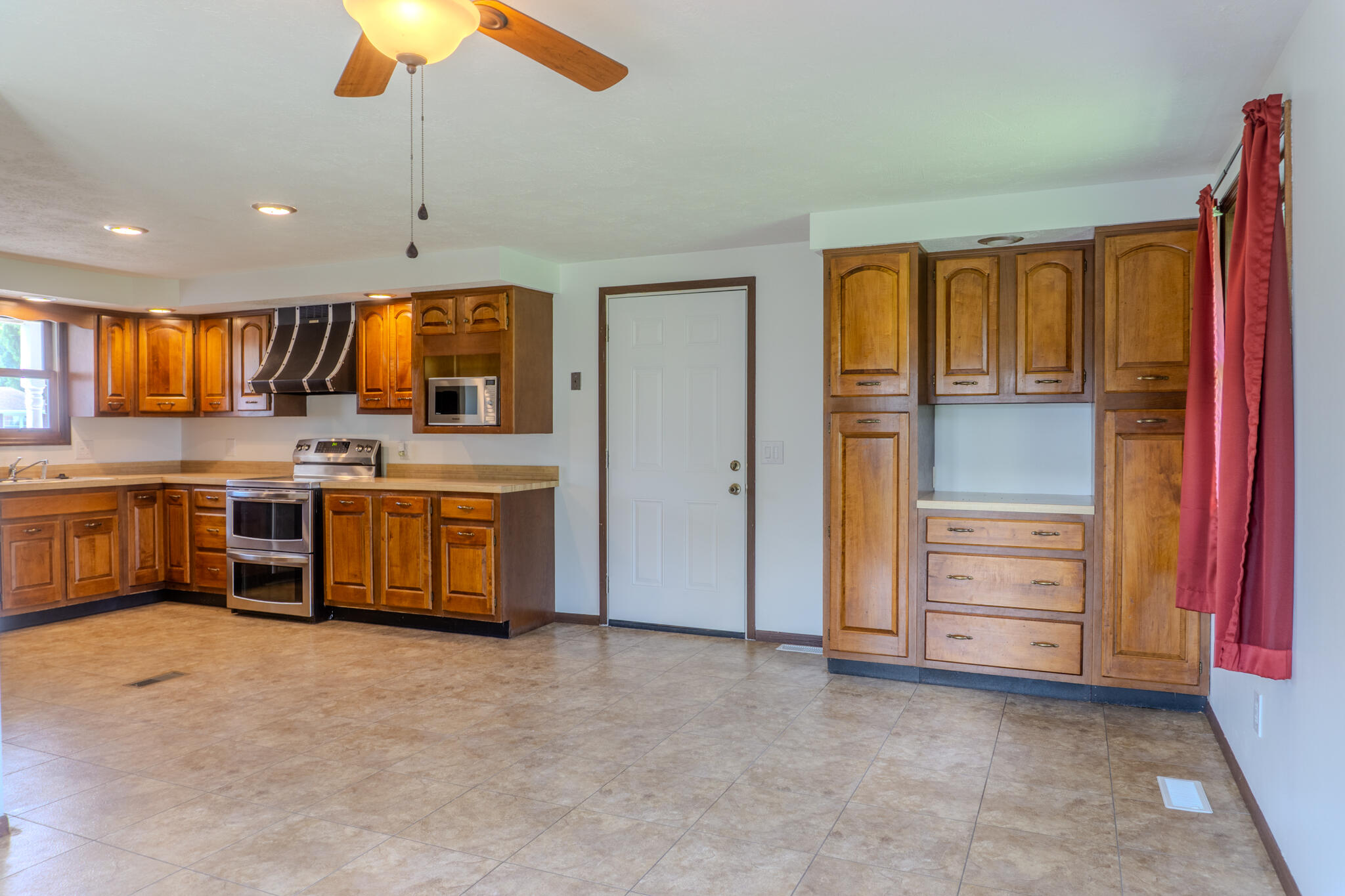 2802 Seymour Lane Property Photo 6