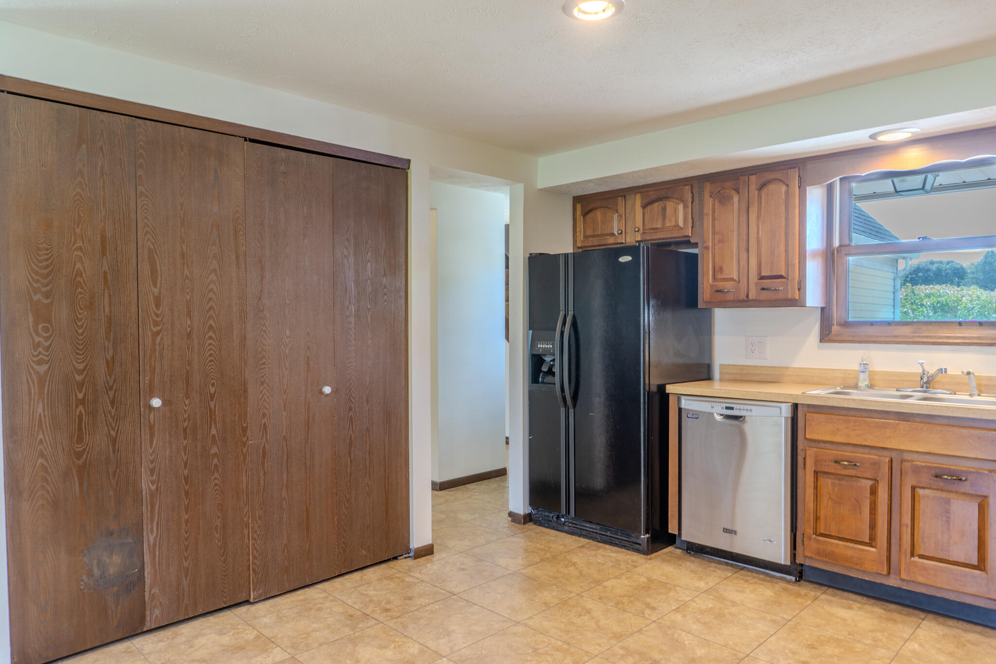 2802 Seymour Lane Property Photo 11