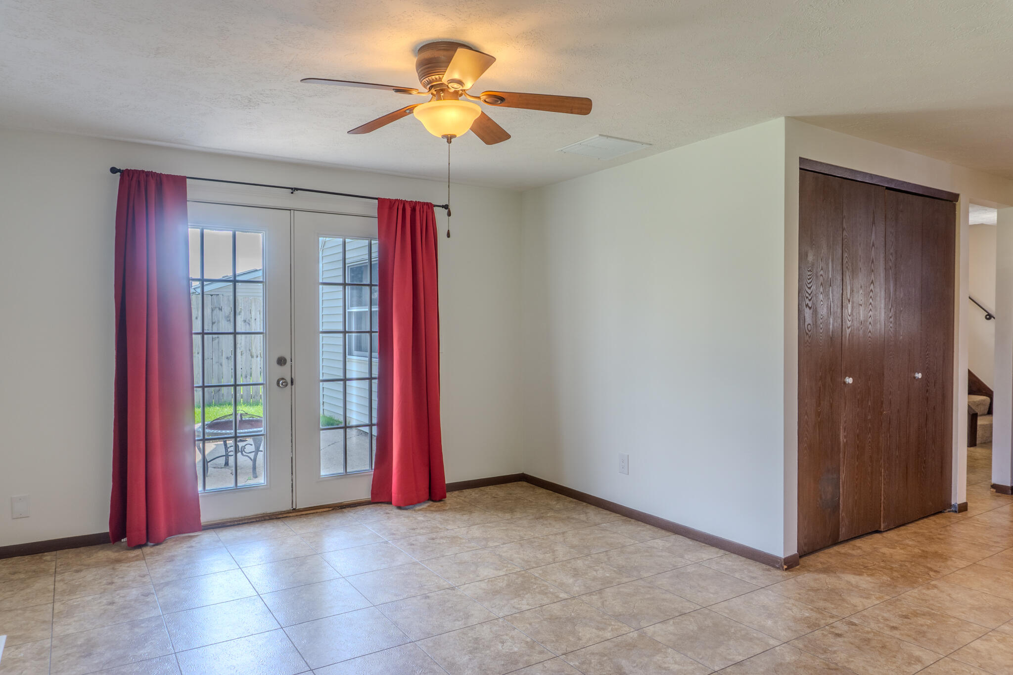 2802 Seymour Lane Property Photo 13
