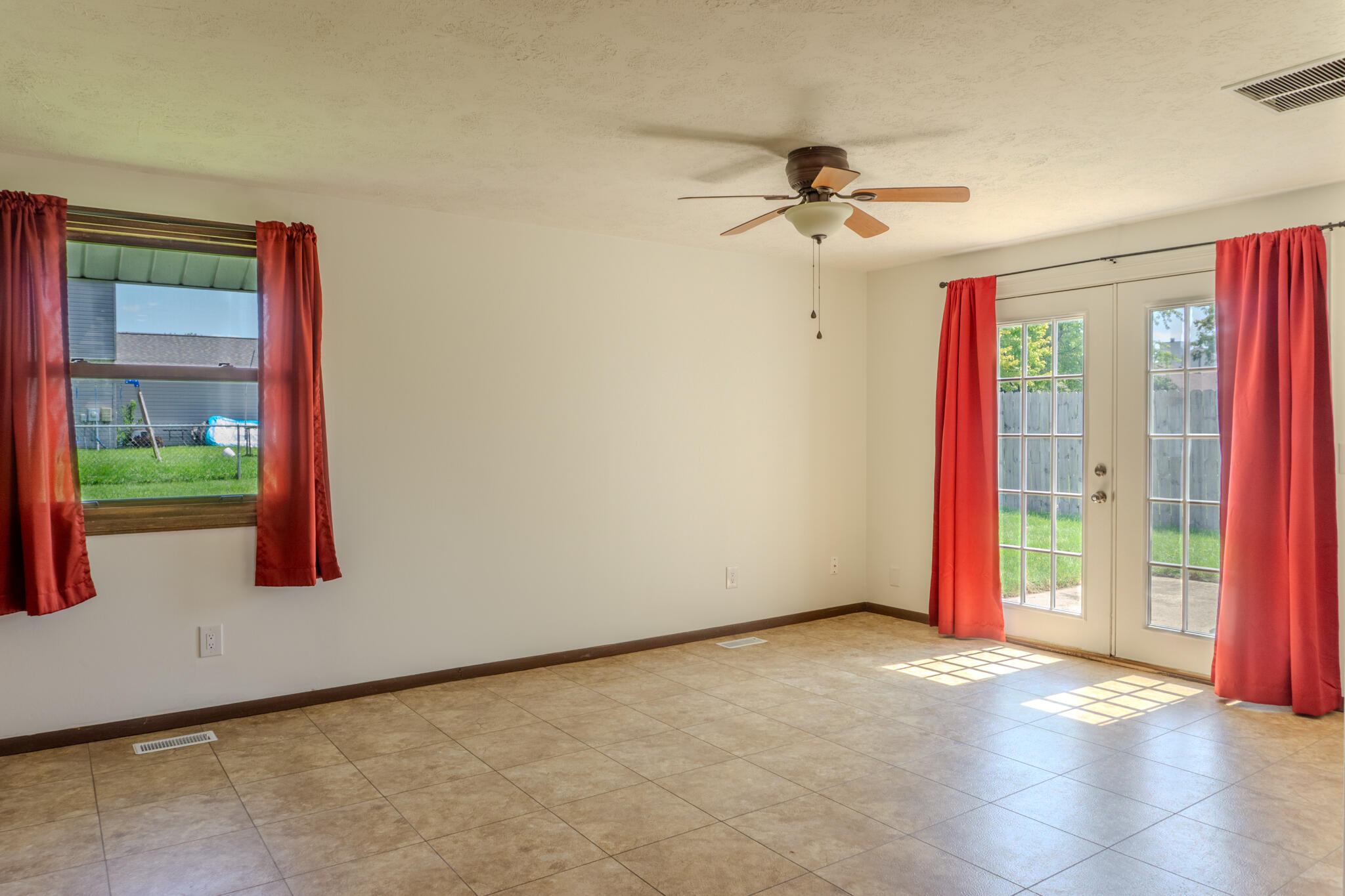 2802 Seymour Lane Property Photo 15