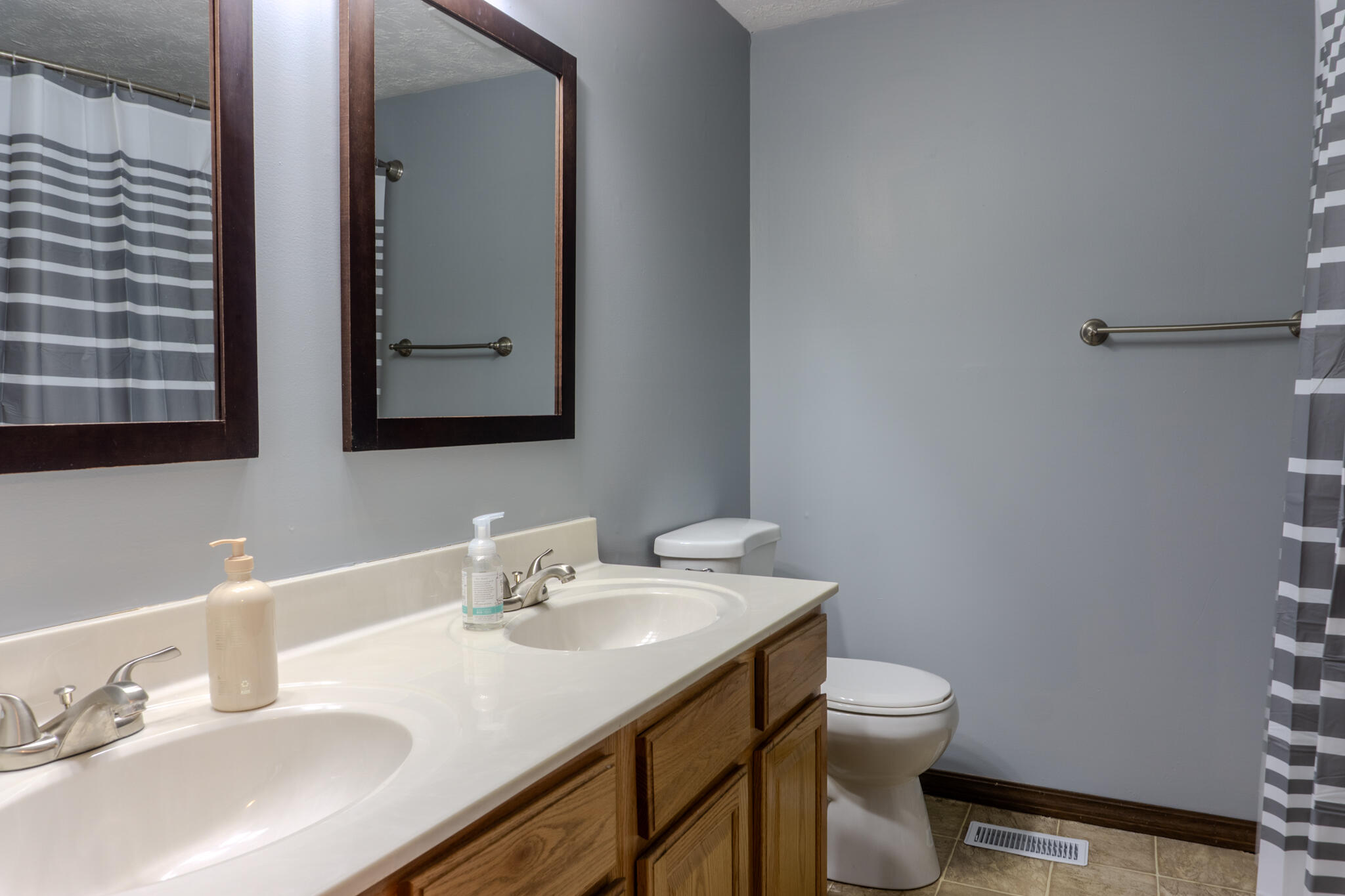 2802 Seymour Lane Property Photo 24