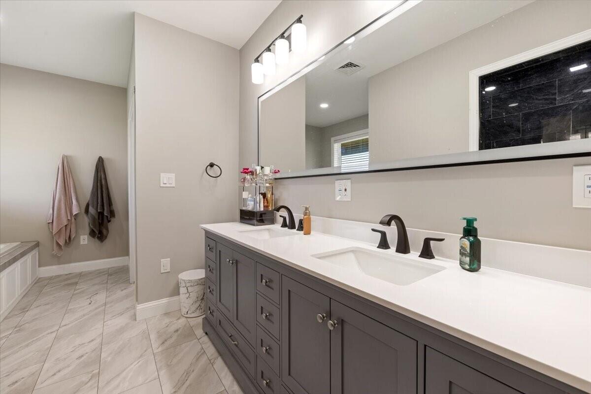 711 E Us 42 Property Photo 29