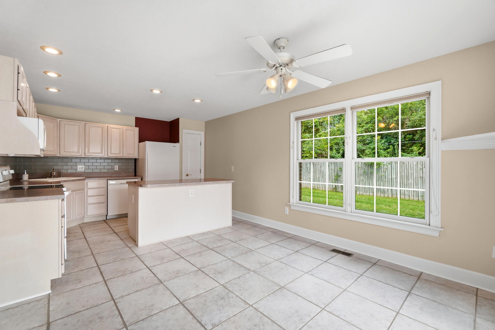 2091 Waterfall Lane Property Photo 18