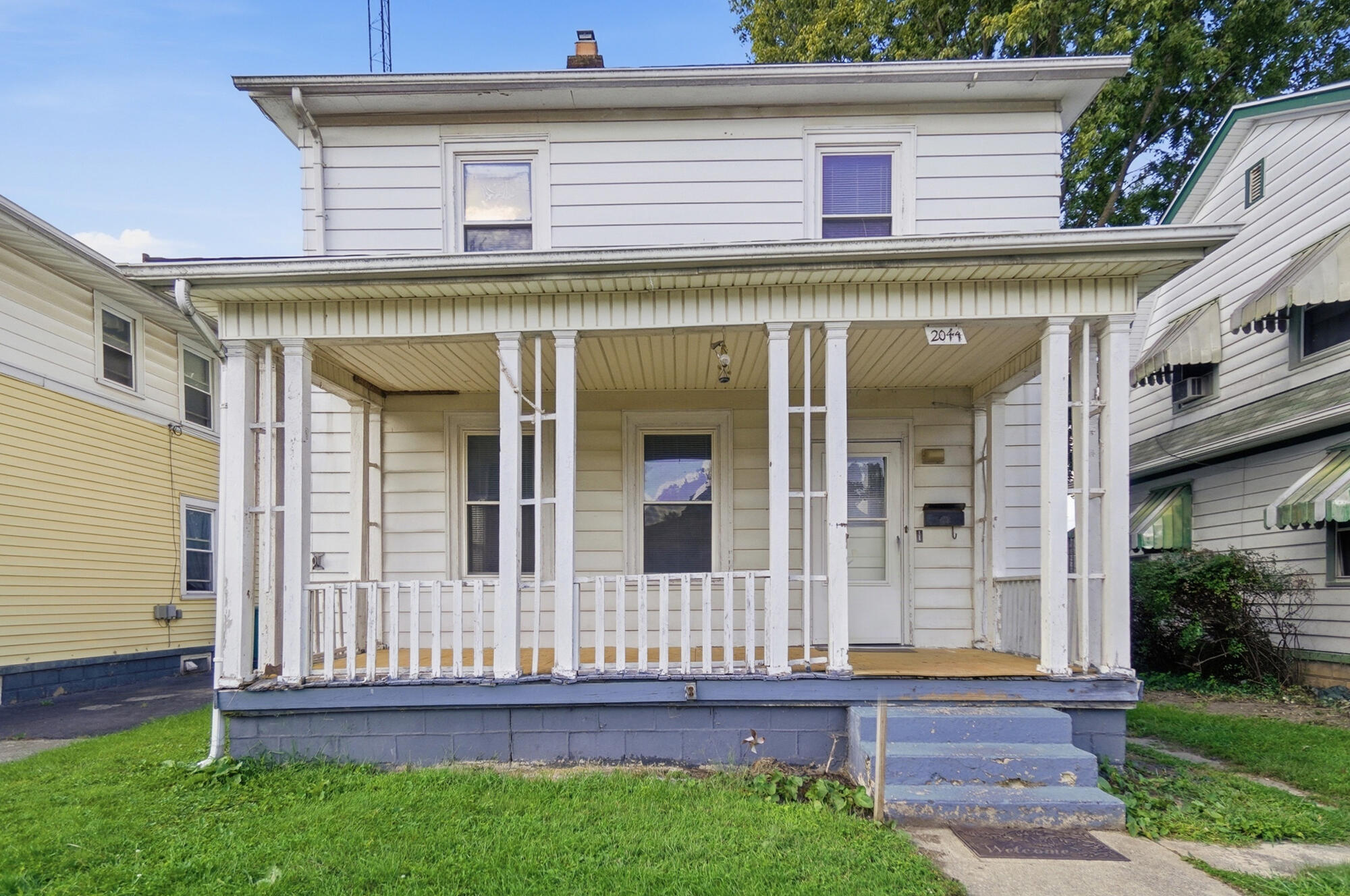 2044 Beatrice Street Property Photo 1