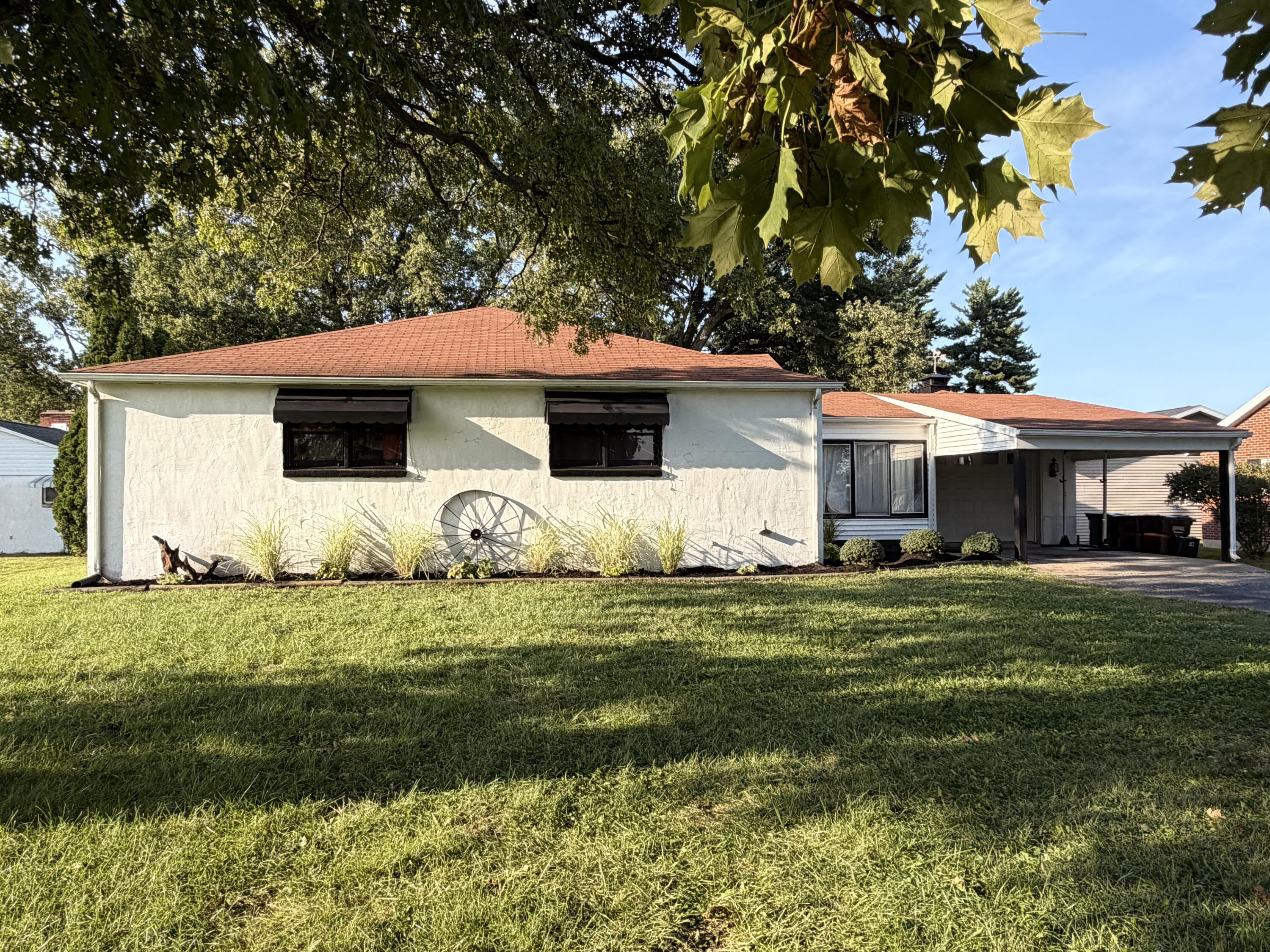 1516 W High Street Property Photo