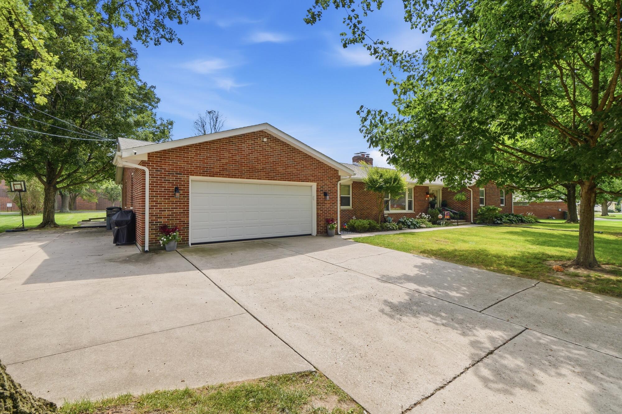 2643 Elmview Drive Property Photo 3