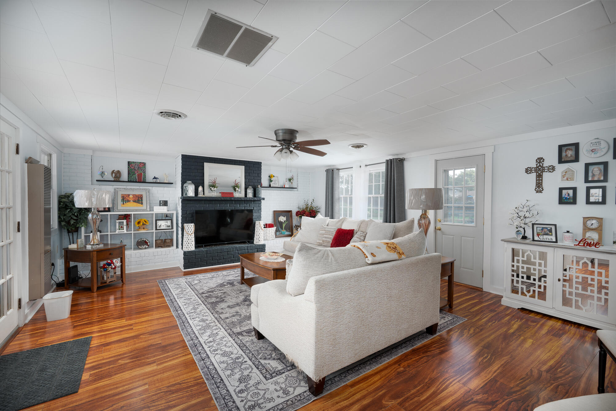 1145 Crestview Drive Property Photo 8