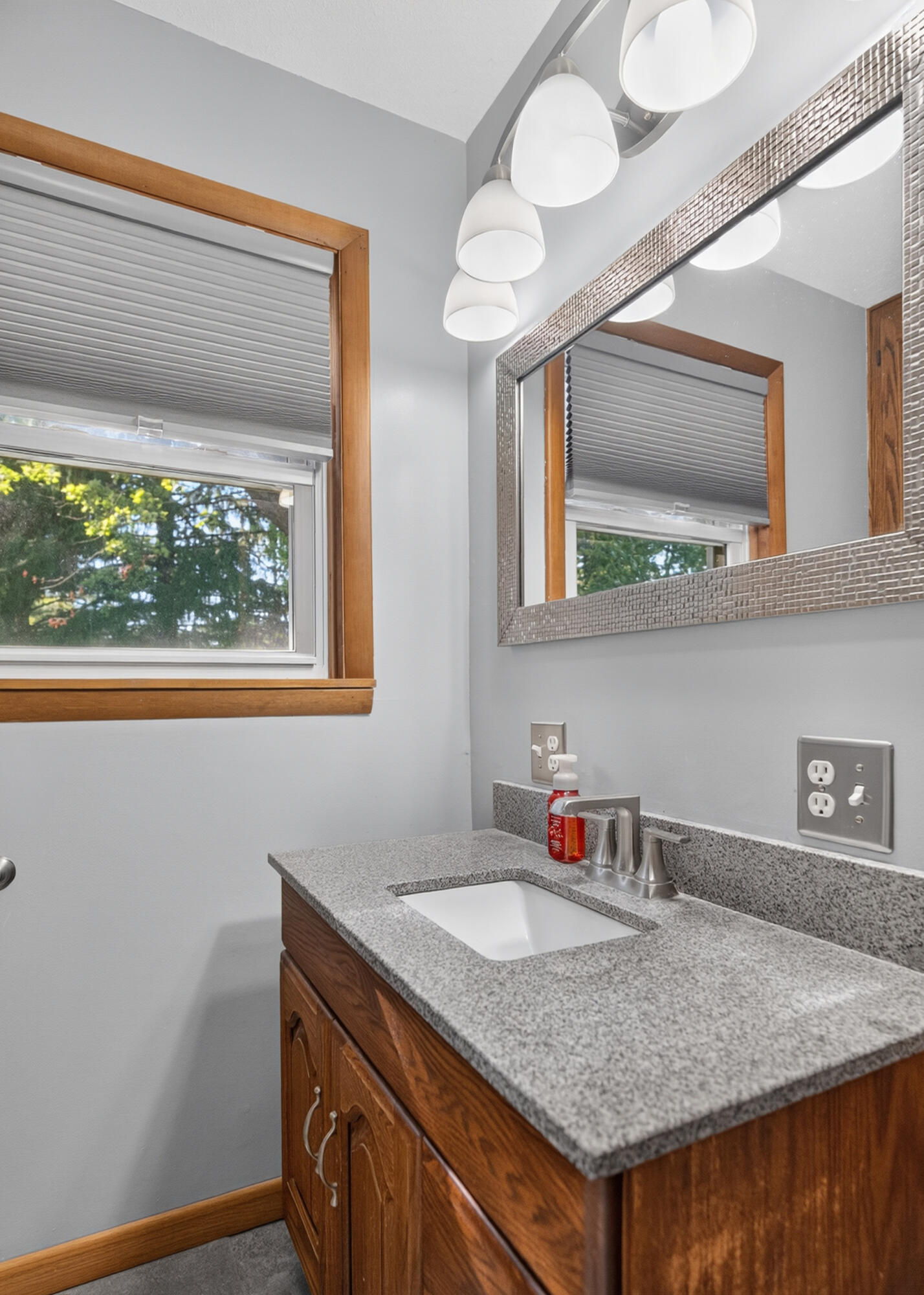 910 Miller Street Property Photo 32